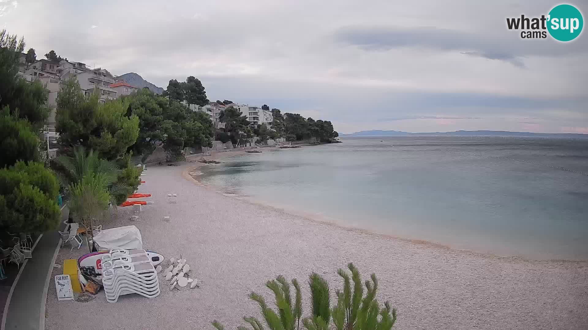 Web kamera Plaža Lučica Brela – Pogled uživo na jadransku obalu