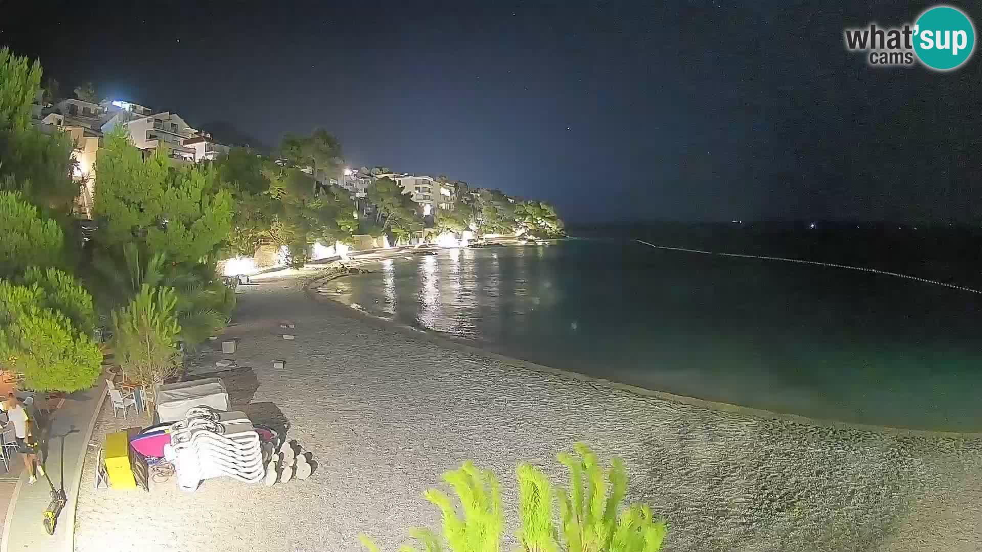 Web kamera Plaža Lučica Brela – Pogled uživo na jadransku obalu