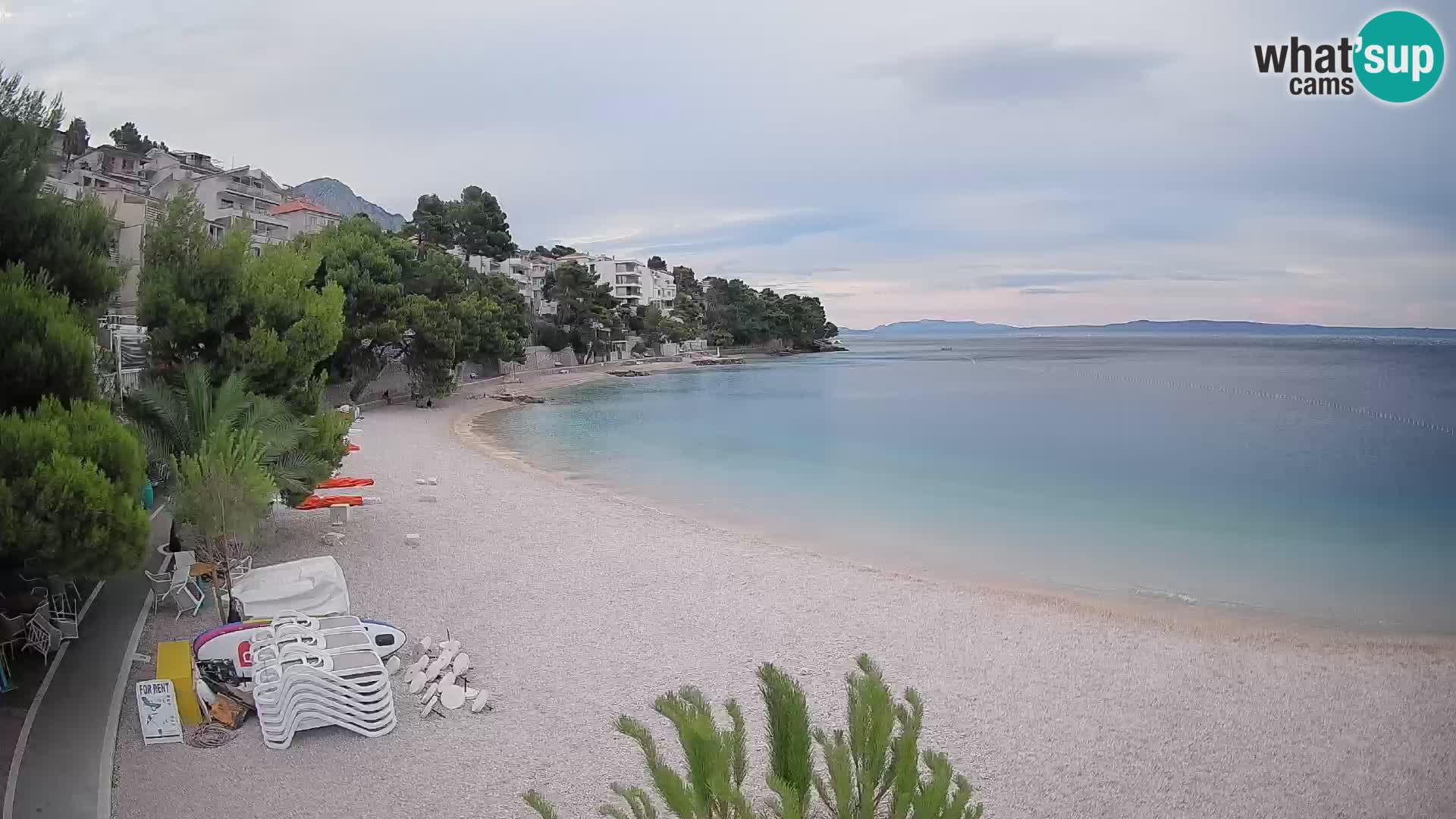 Web kamera Plaža Lučica Brela – Pogled uživo na jadransku obalu