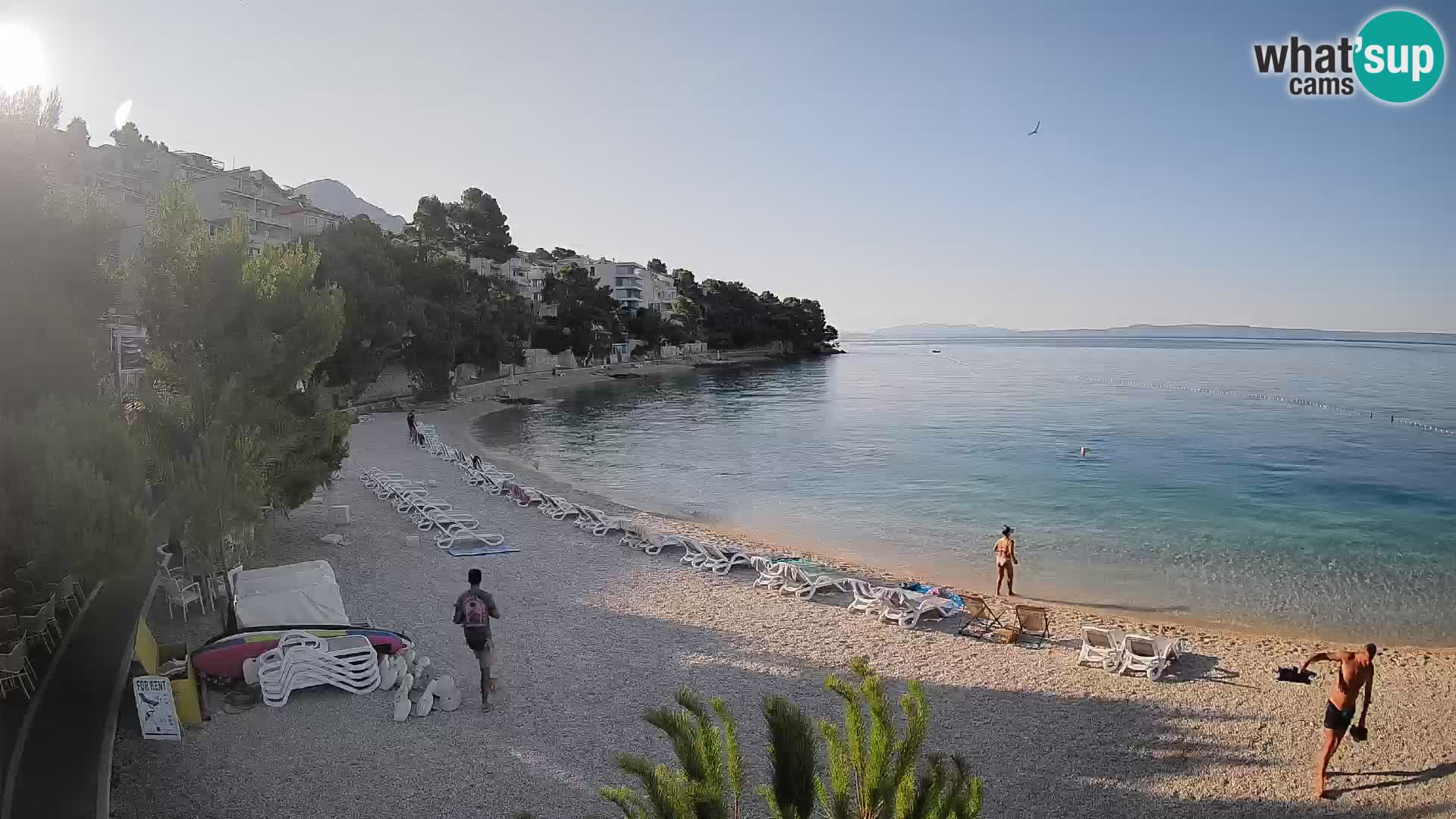 Spletna kamera Plaža Lučica Brela – Pogled v živo na Jadransko obalo