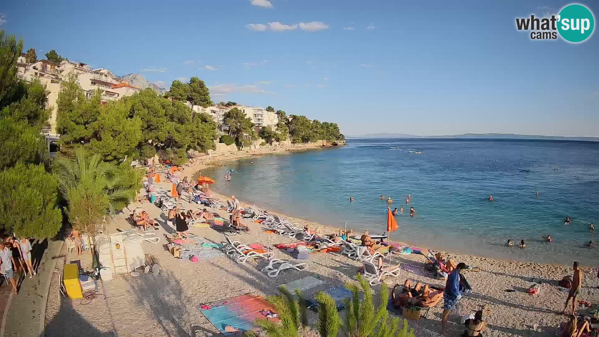 Spletna kamera Plaža Lučica Brela – Pogled v živo na Jadransko obalo