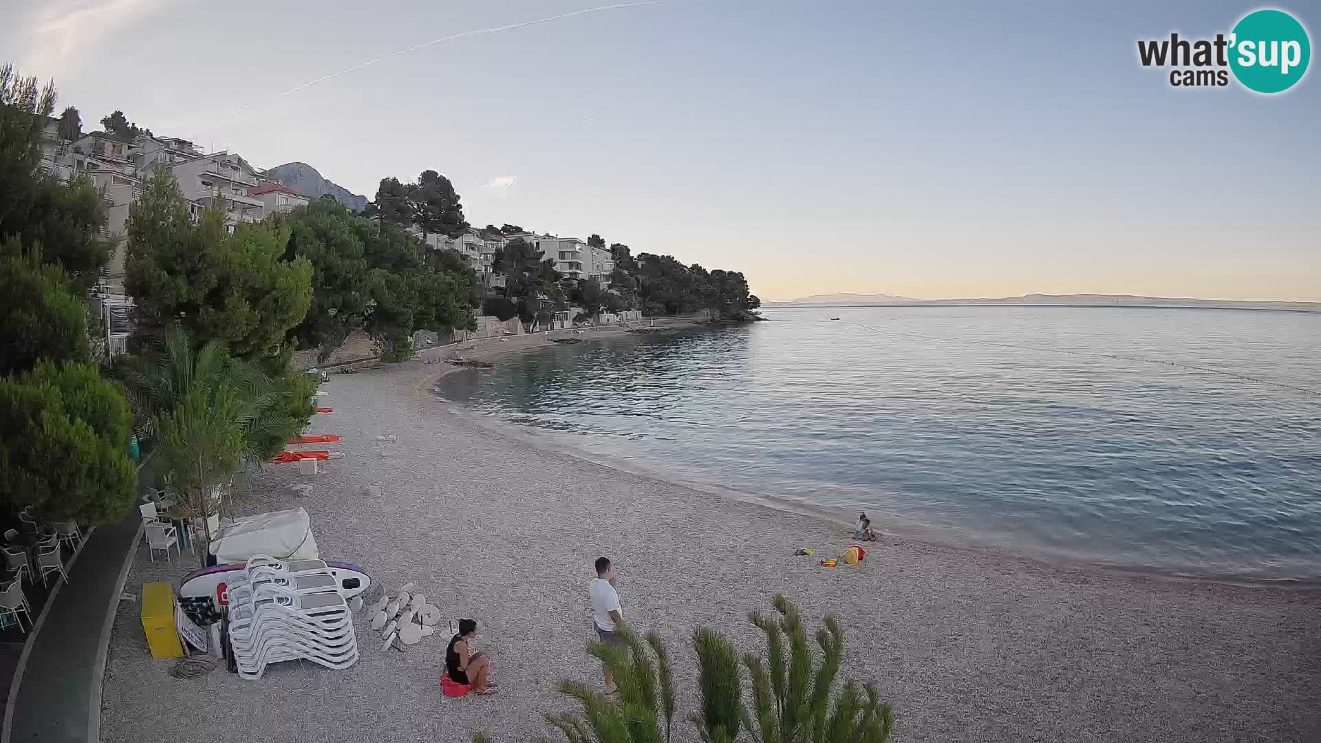 Web kamera Plaža Lučica Brela – Pogled uživo na jadransku obalu