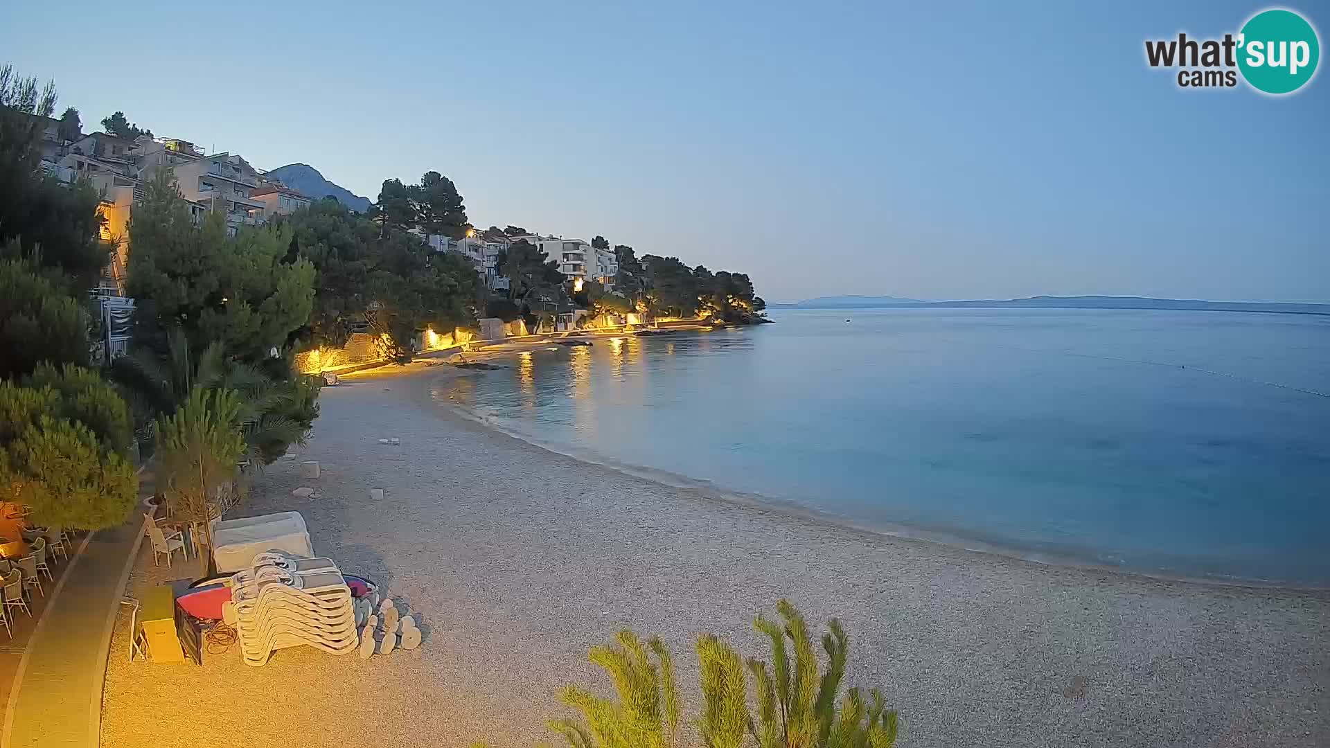 Web kamera Plaža Lučica Brela – Pogled uživo na jadransku obalu
