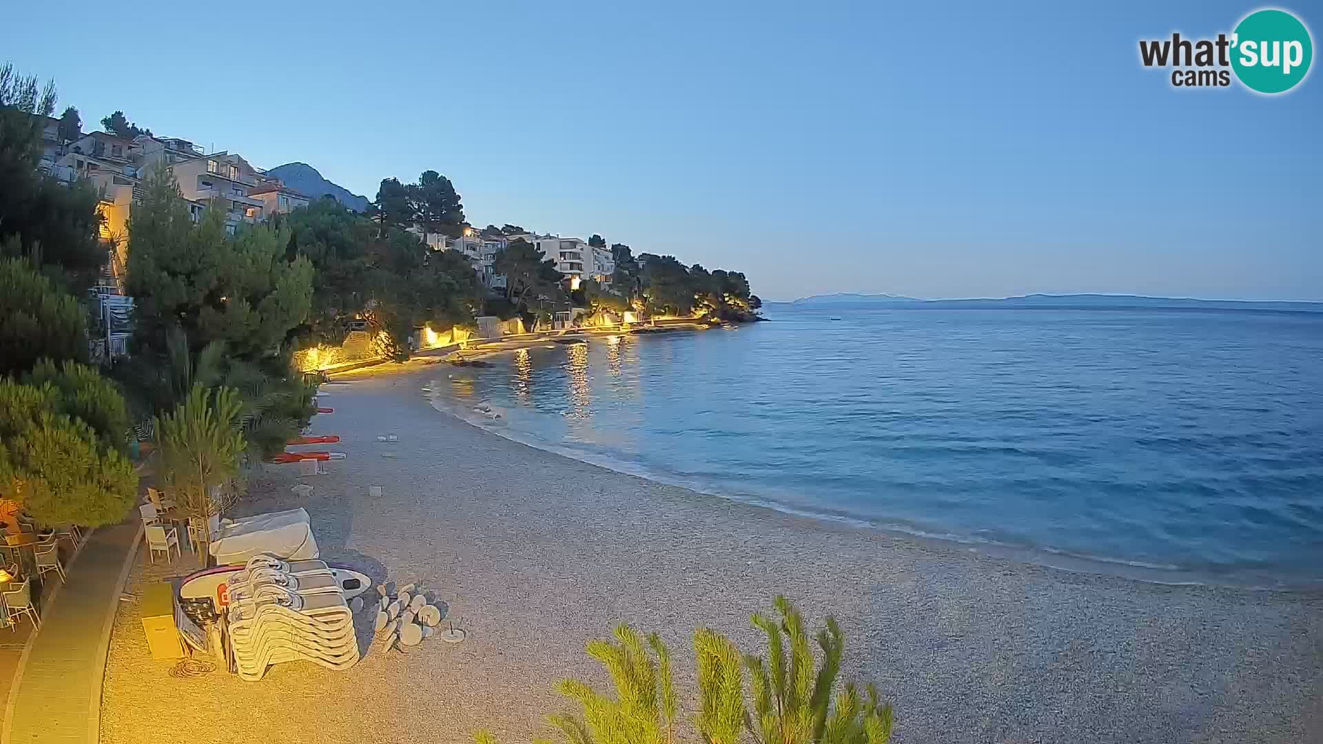 Web kamera Plaža Lučica Brela – Pogled uživo na jadransku obalu