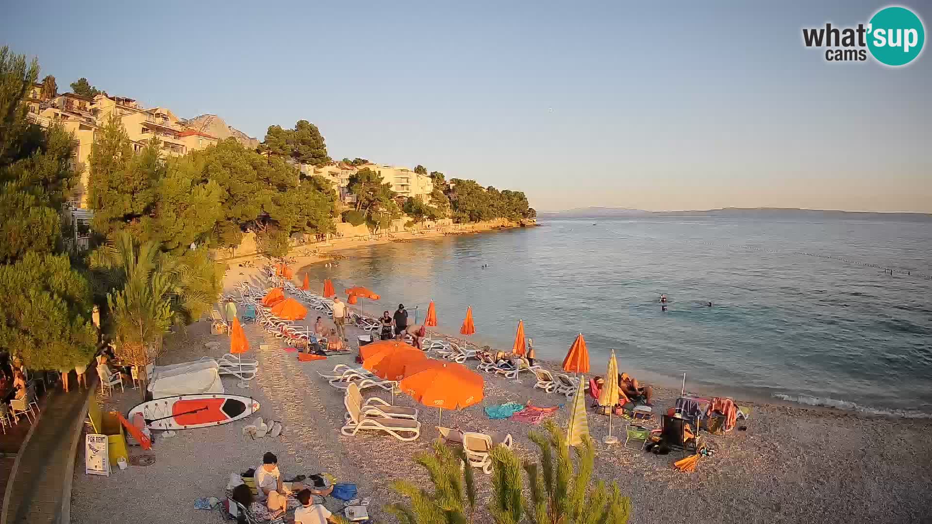 Spletna kamera Plaža Lučica Brela – Pogled v živo na Jadransko obalo