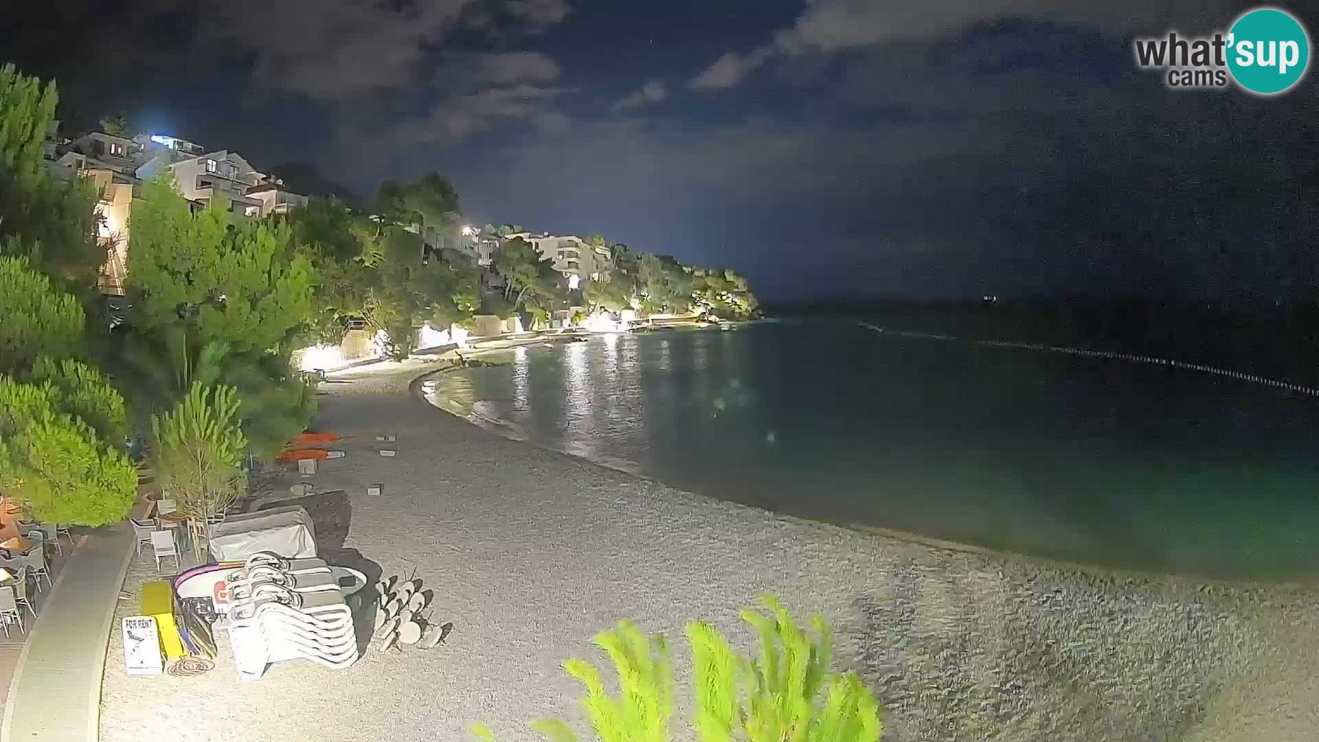 Web kamera Plaža Lučica Brela – Pogled uživo na jadransku obalu