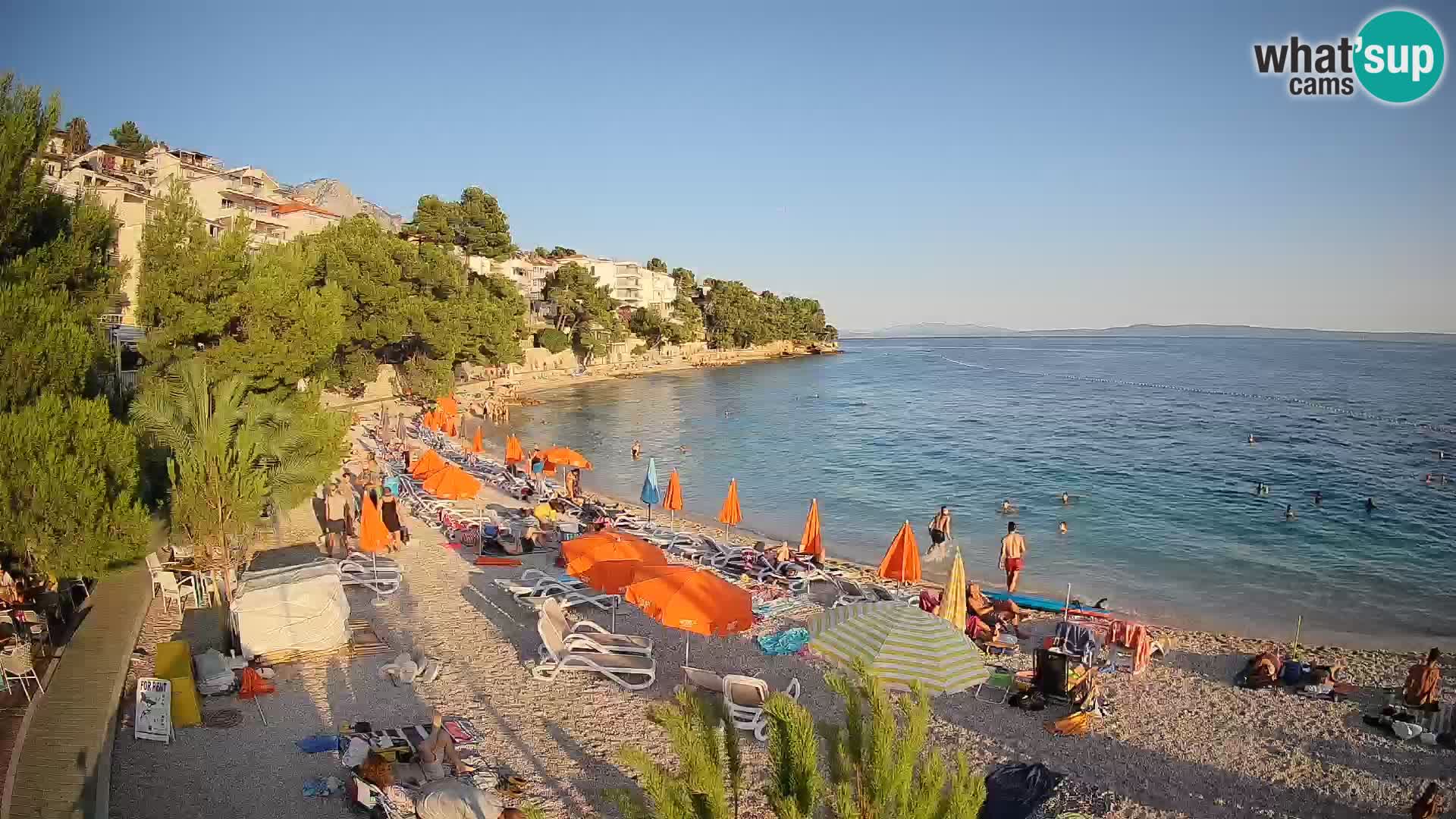 Web kamera Plaža Lučica Brela – Pogled uživo na jadransku obalu