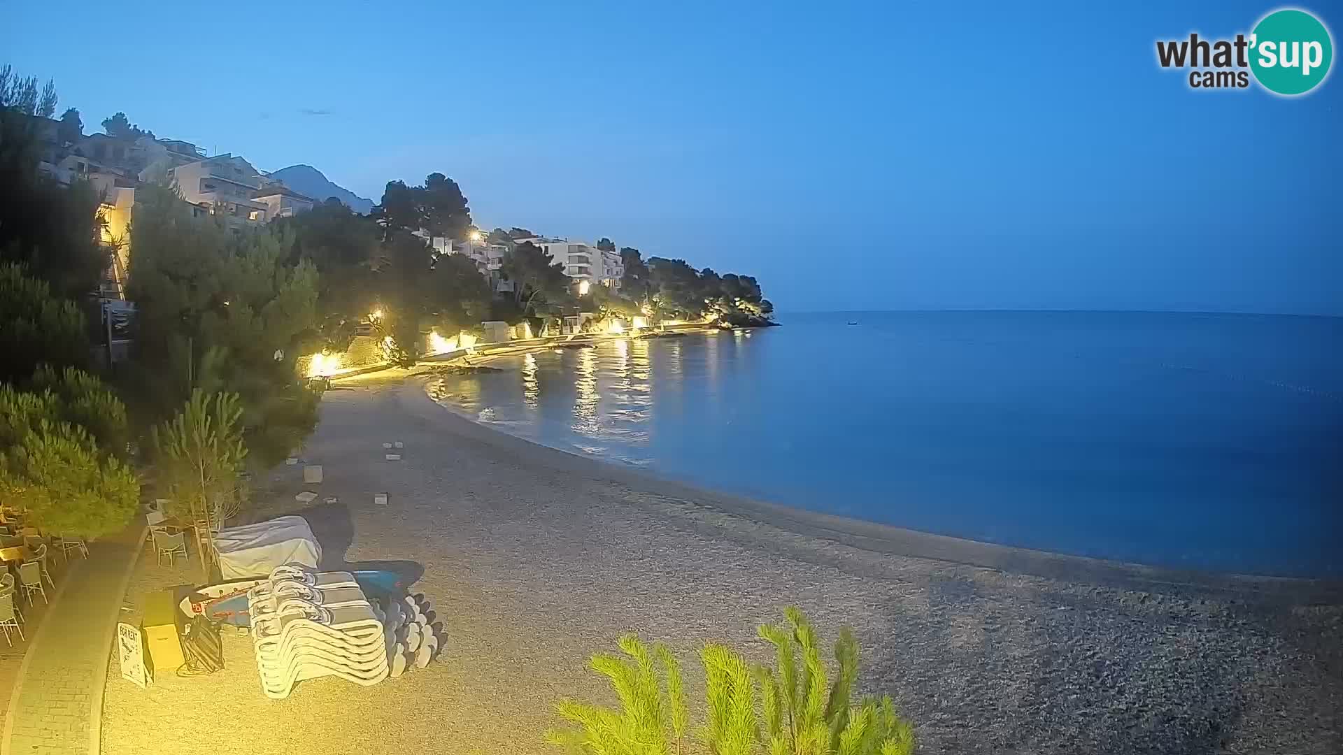 Web kamera Plaža Lučica Brela – Pogled uživo na jadransku obalu