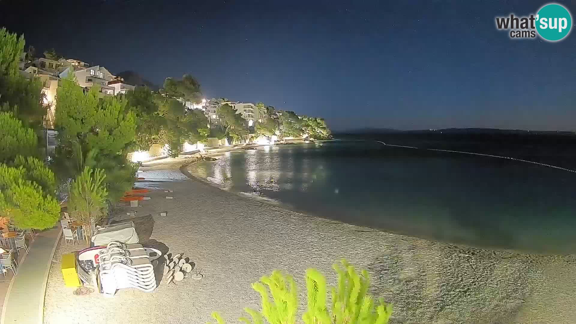 Web kamera Plaža Lučica Brela – Pogled uživo na jadransku obalu