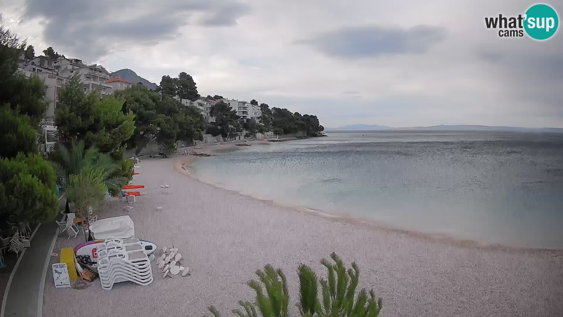Spletna kamera Plaža Lučica Brela – Pogled v živo na Jadransko obalo