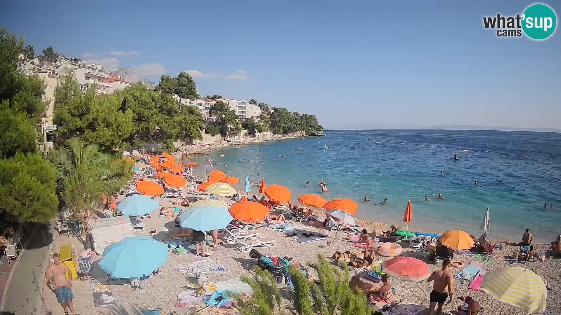 Spletna kamera Plaža Lučica Brela – Pogled v živo na Jadransko obalo