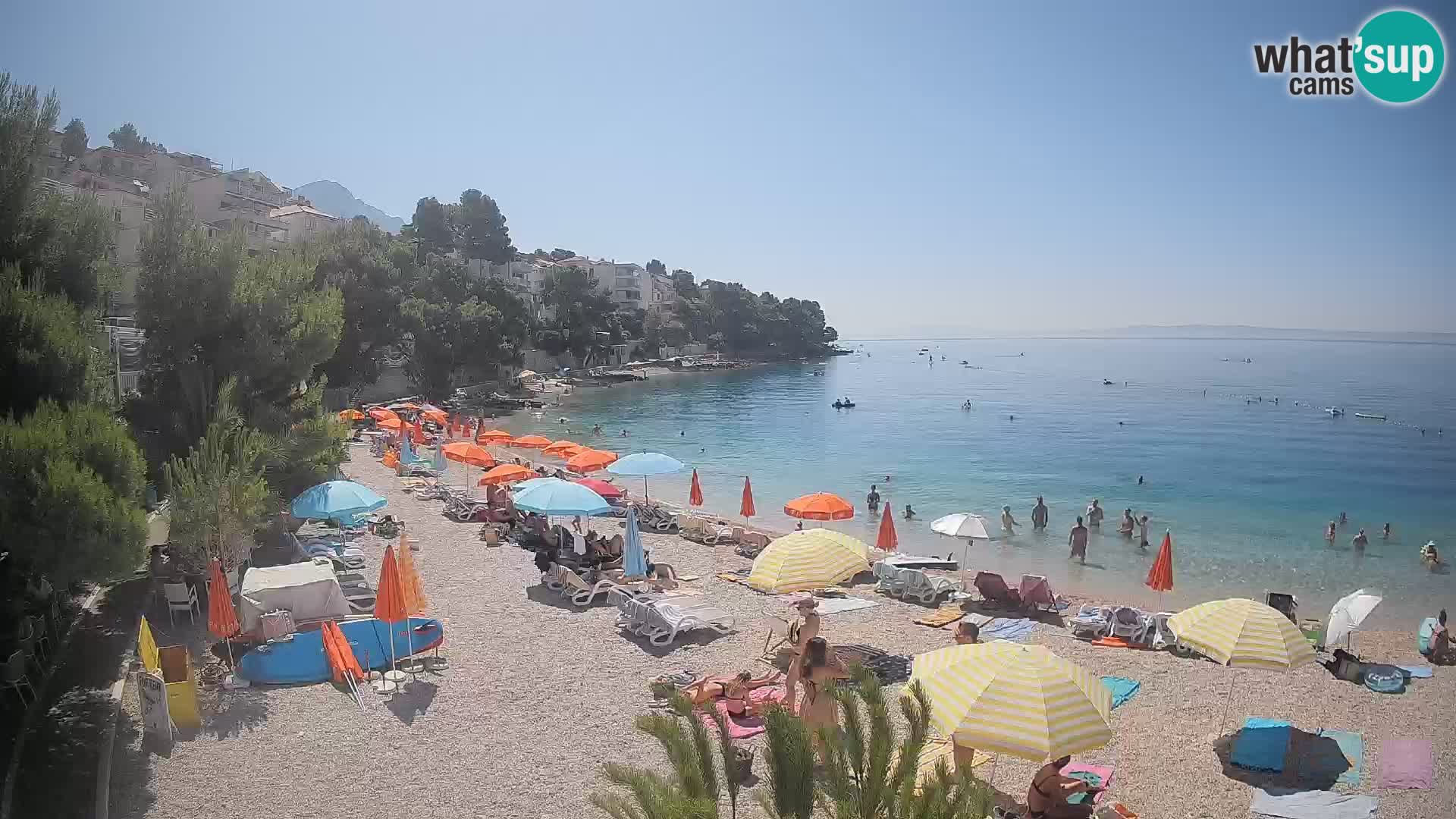 Web kamera Plaža Lučica Brela – Pogled uživo na jadransku obalu
