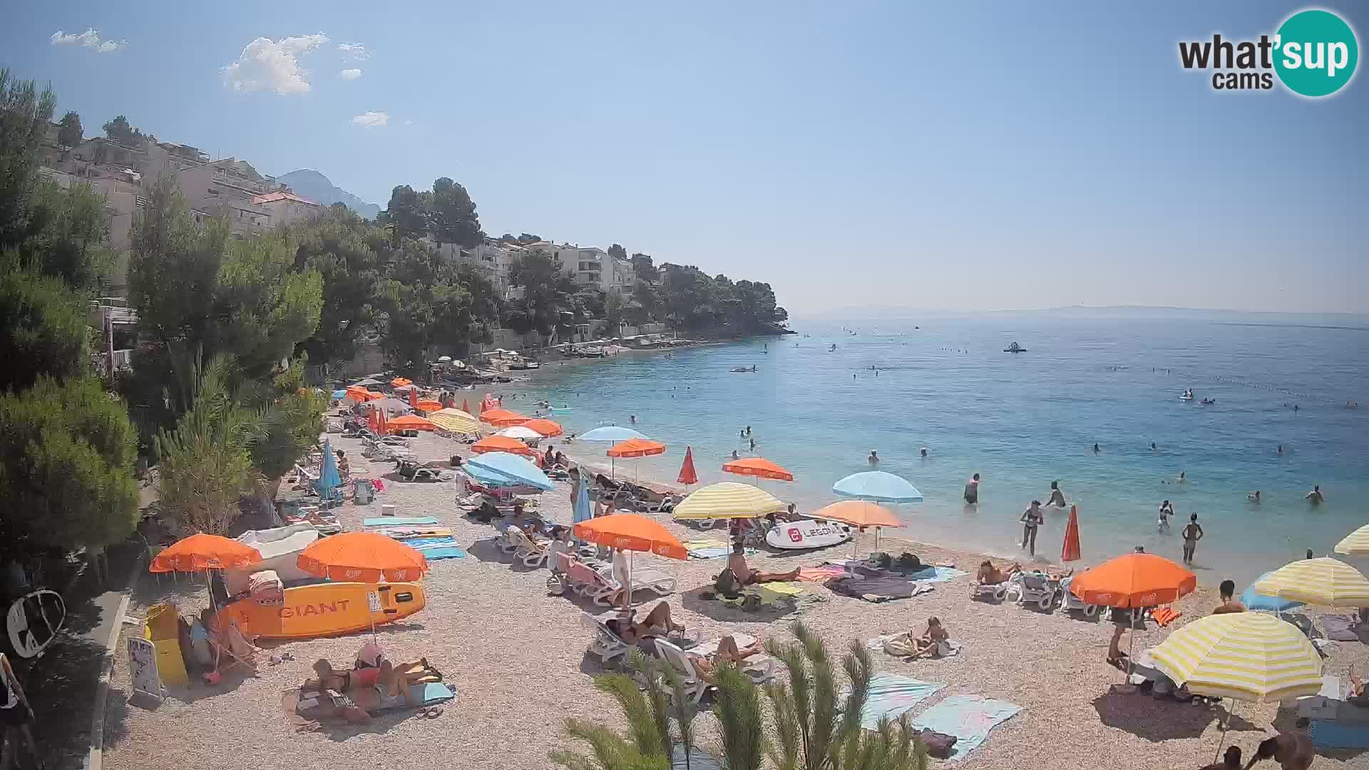 Web kamera Plaža Lučica Brela – Pogled uživo na jadransku obalu