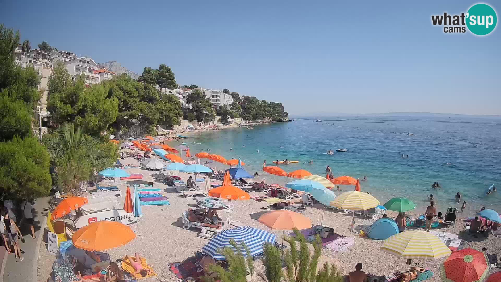 Web kamera Plaža Lučica Brela – Pogled uživo na jadransku obalu