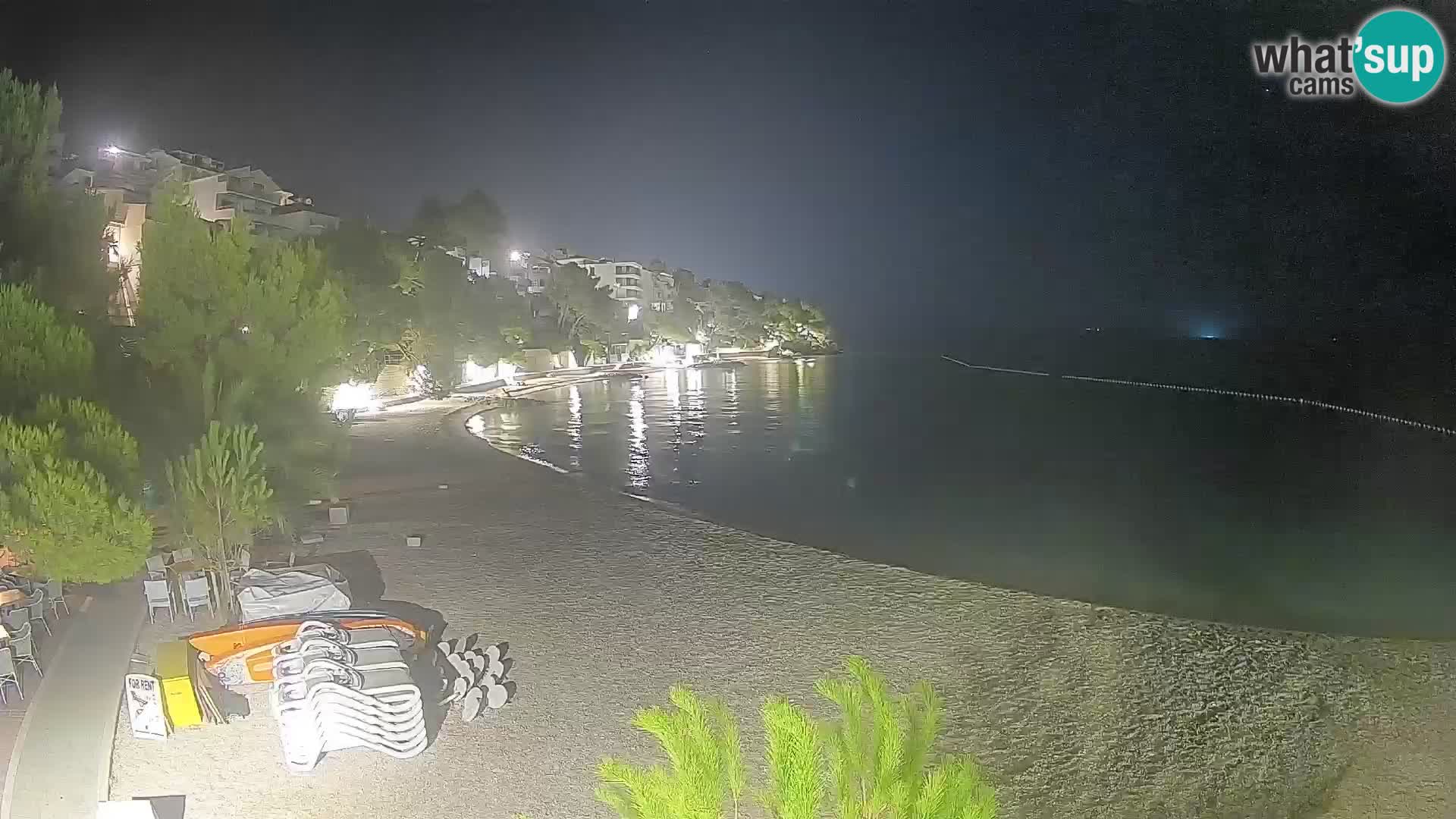 Web kamera Plaža Lučica Brela – Pogled uživo na jadransku obalu