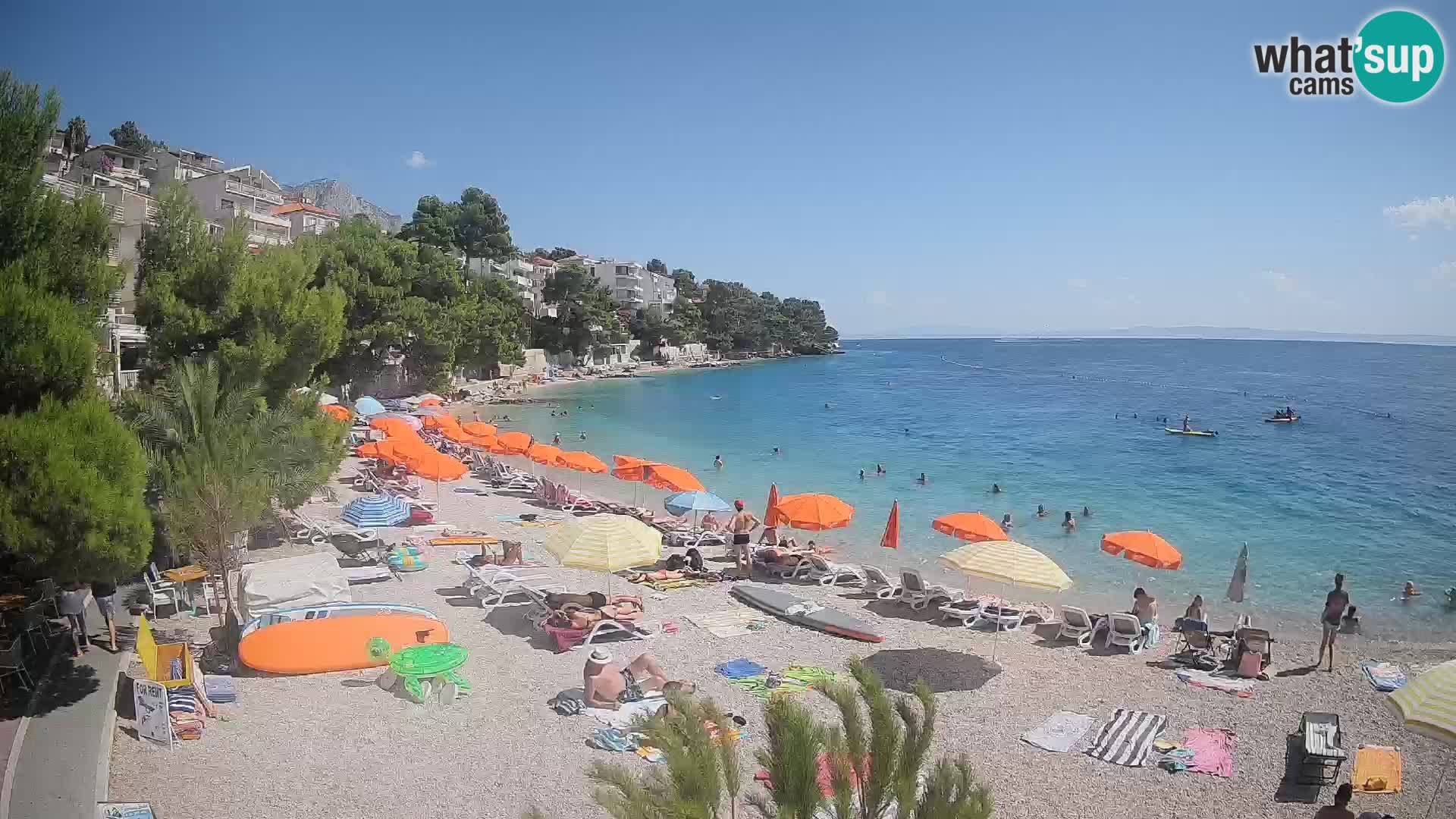 Web kamera Plaža Lučica Brela – Pogled uživo na jadransku obalu
