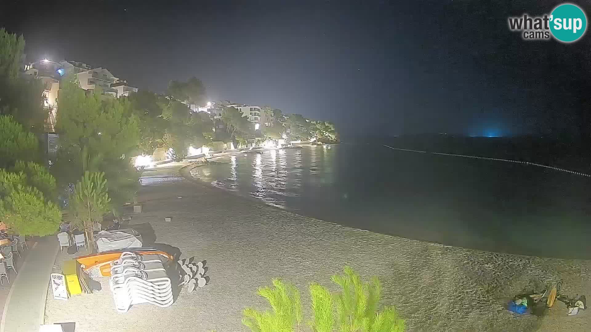 Web kamera Plaža Lučica Brela – Pogled uživo na jadransku obalu