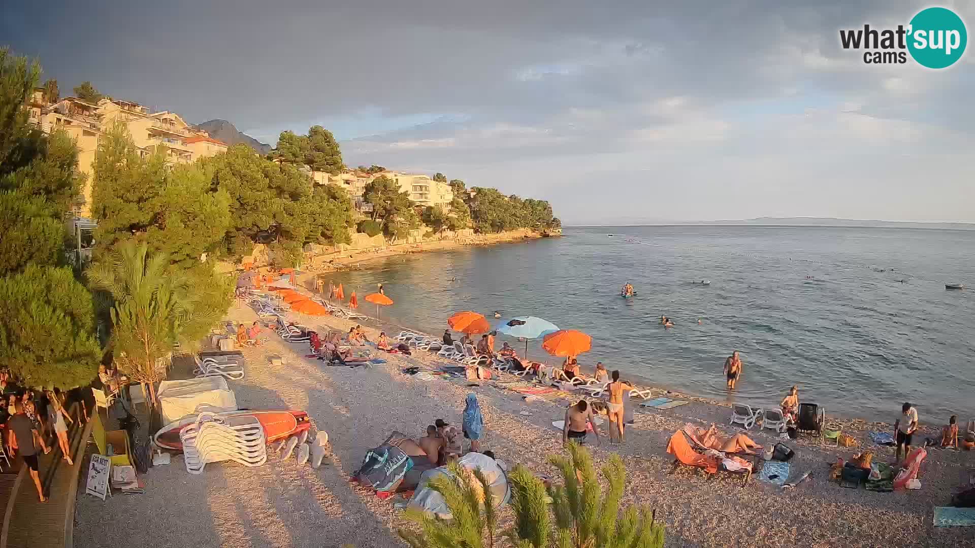 Web kamera Plaža Lučica Brela – Pogled uživo na jadransku obalu