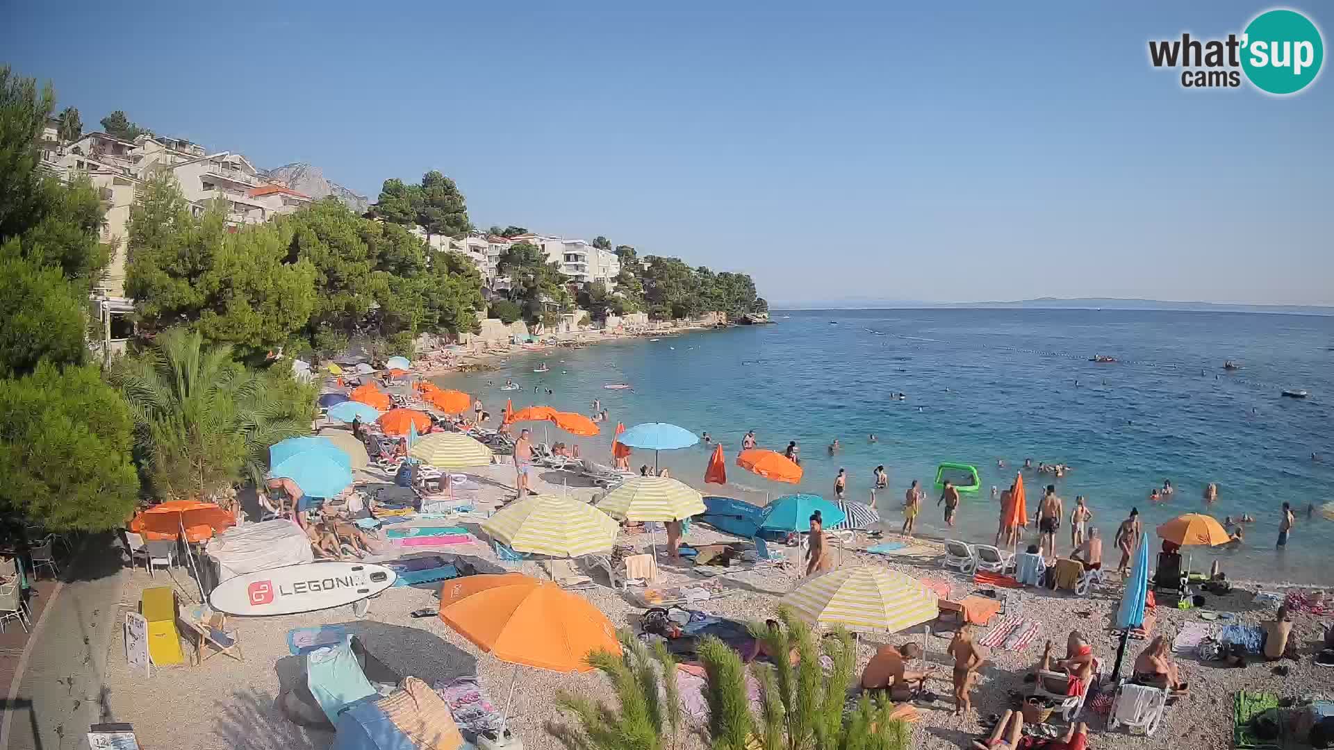 Spletna kamera Plaža Lučica Brela – Pogled v živo na Jadransko obalo
