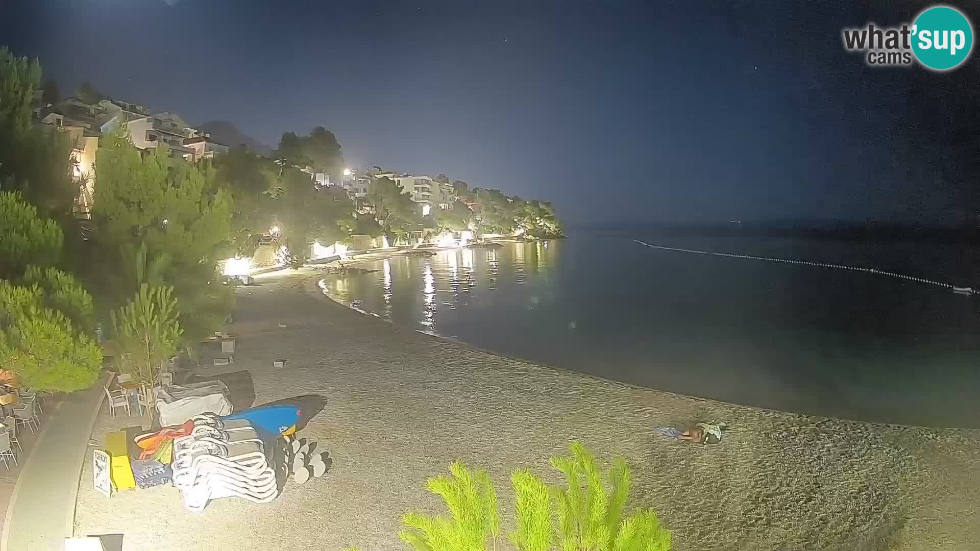 Spletna kamera Plaža Lučica Brela – Pogled v živo na Jadransko obalo