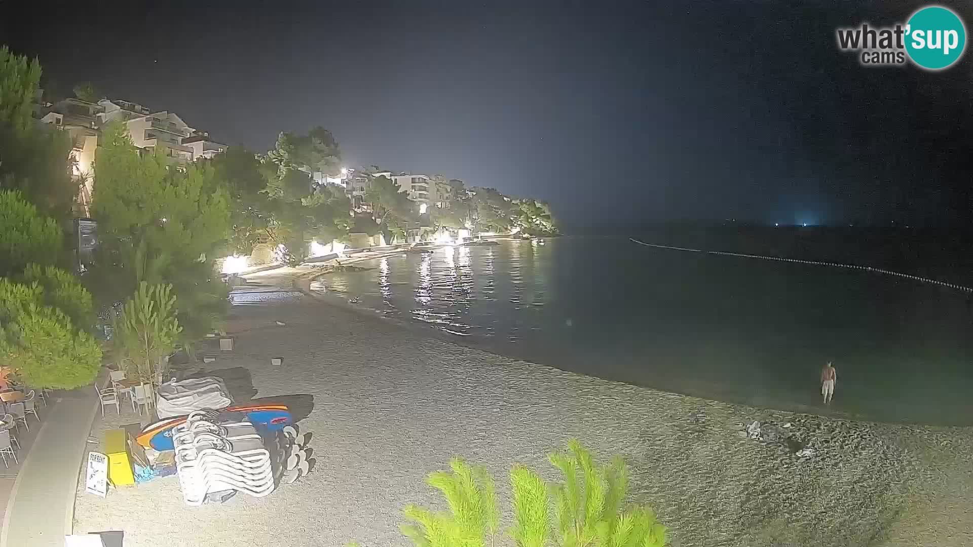 Web kamera Plaža Lučica Brela – Pogled uživo na jadransku obalu