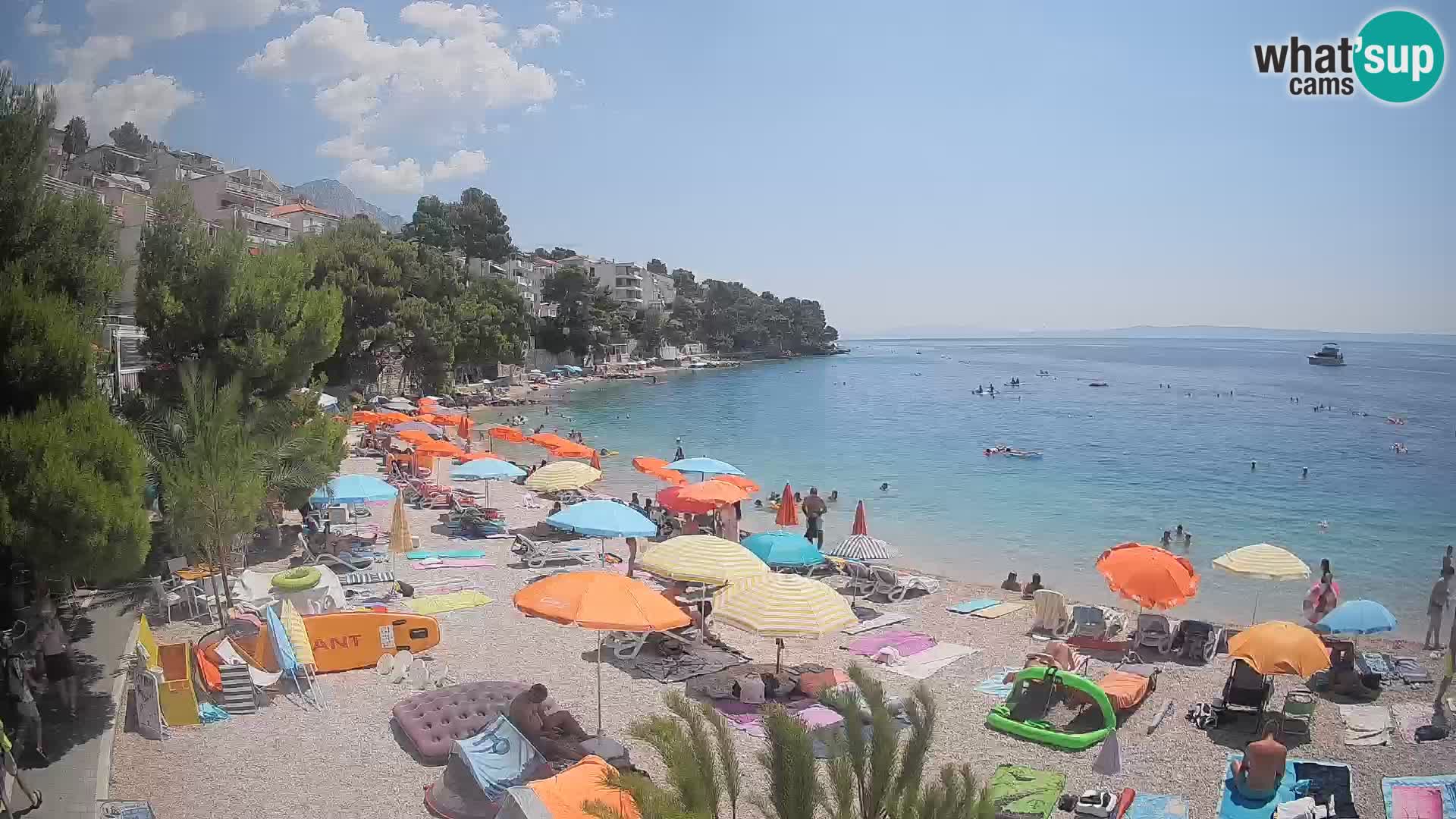 Web kamera Plaža Lučica Brela – Pogled uživo na jadransku obalu