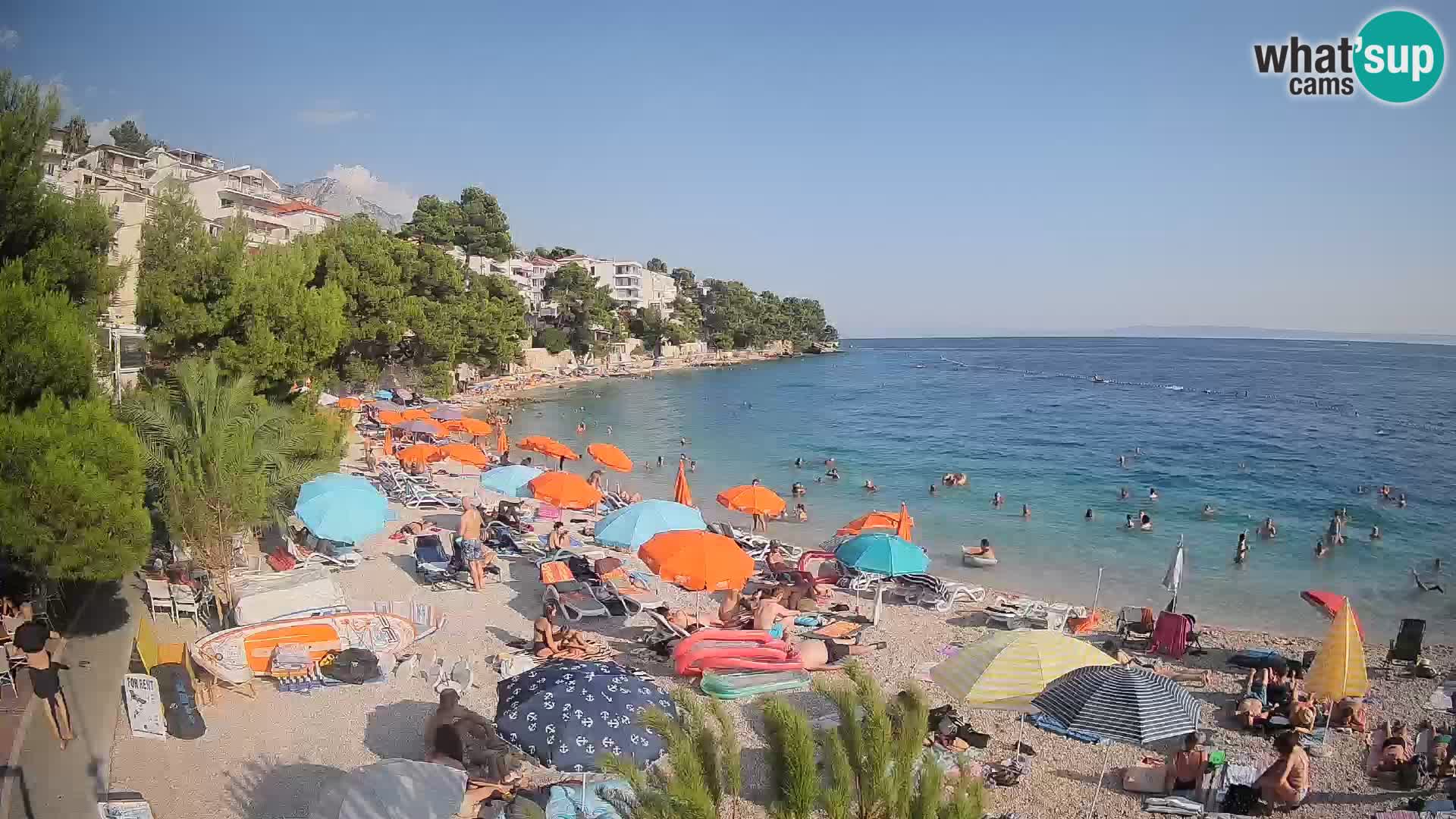 Web kamera Plaža Lučica Brela – Pogled uživo na jadransku obalu
