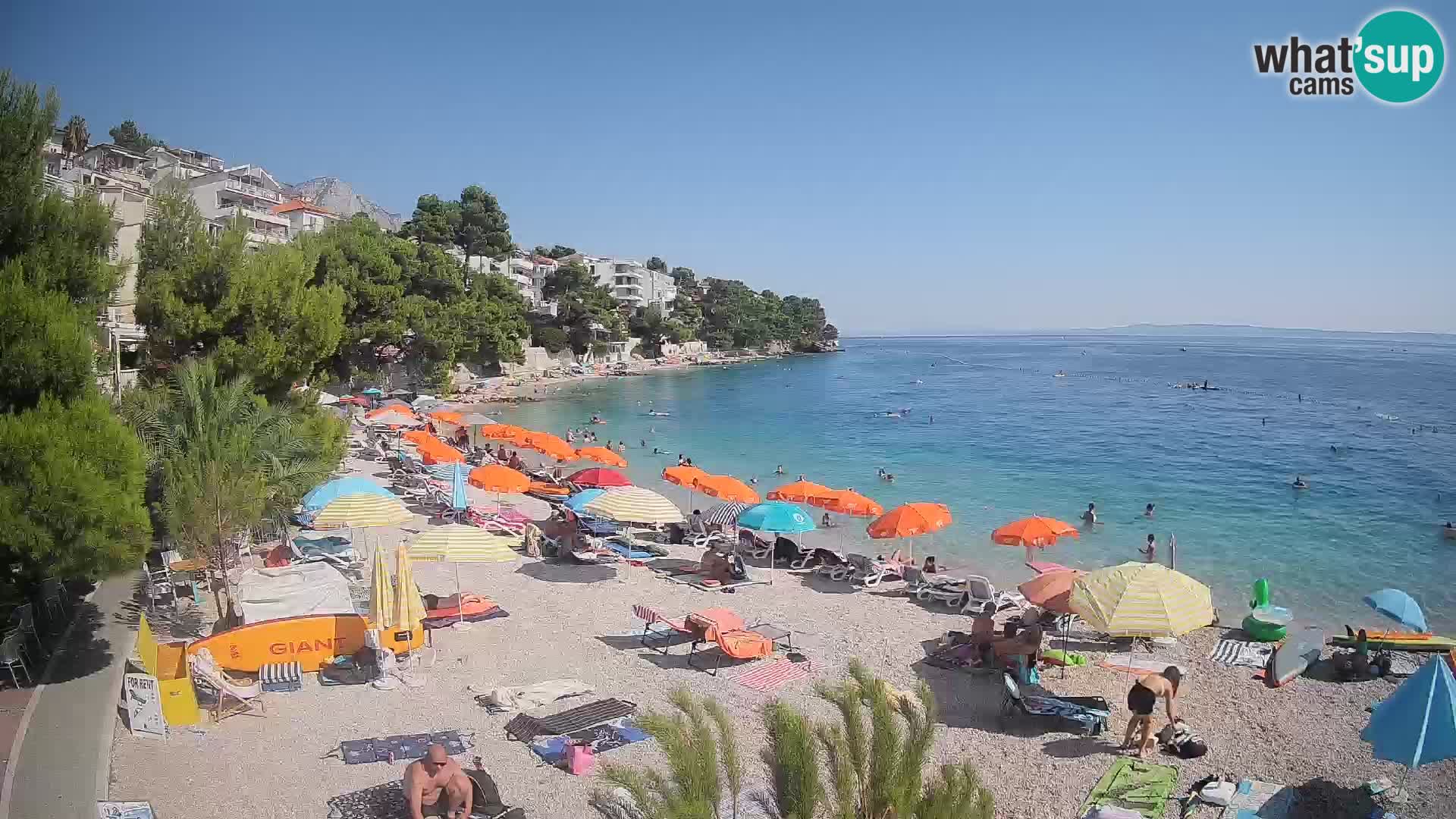 Web kamera Plaža Lučica Brela – Pogled uživo na jadransku obalu