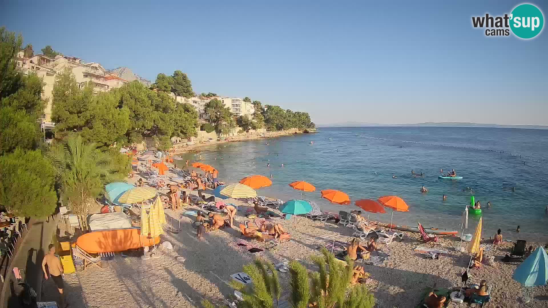 Web kamera Plaža Lučica Brela – Pogled uživo na jadransku obalu