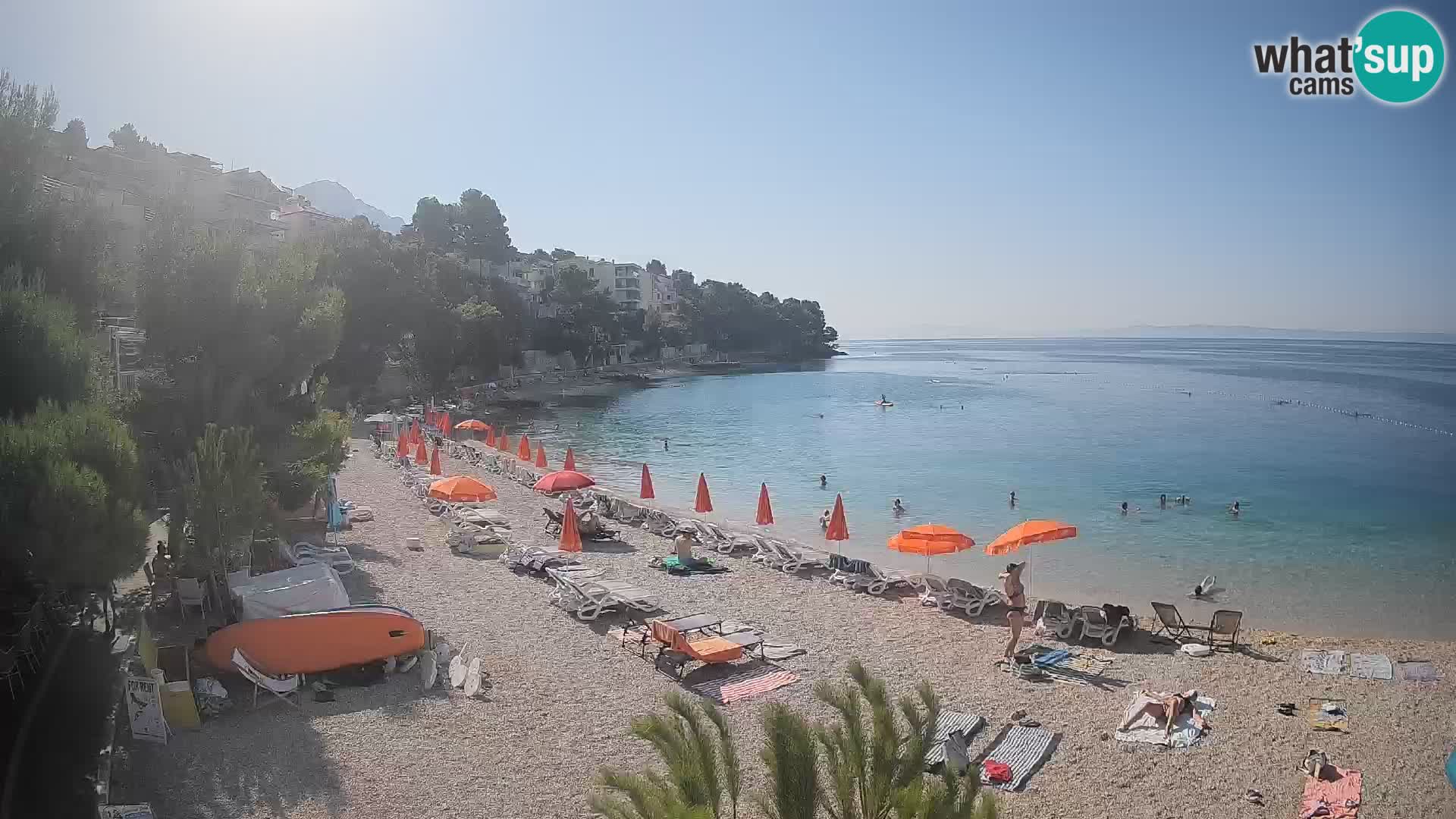 Web kamera Plaža Lučica Brela – Pogled uživo na jadransku obalu