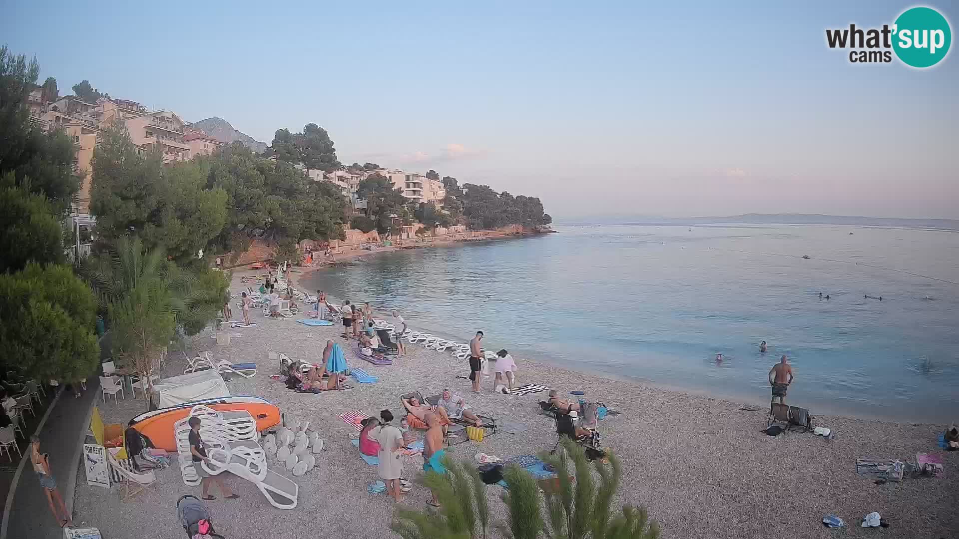 Spletna kamera Plaža Lučica Brela – Pogled v živo na Jadransko obalo