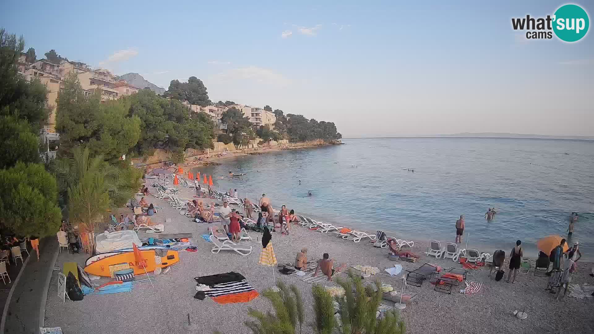 Spletna kamera Plaža Lučica Brela – Pogled v živo na Jadransko obalo