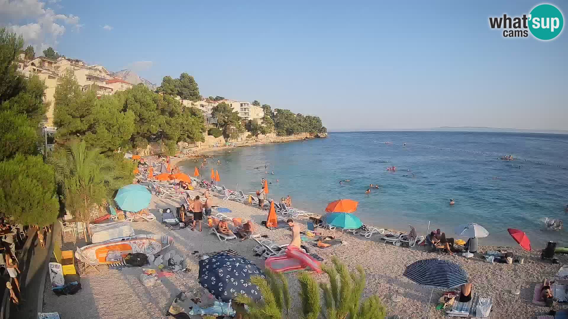 Spletna kamera Plaža Lučica Brela – Pogled v živo na Jadransko obalo
