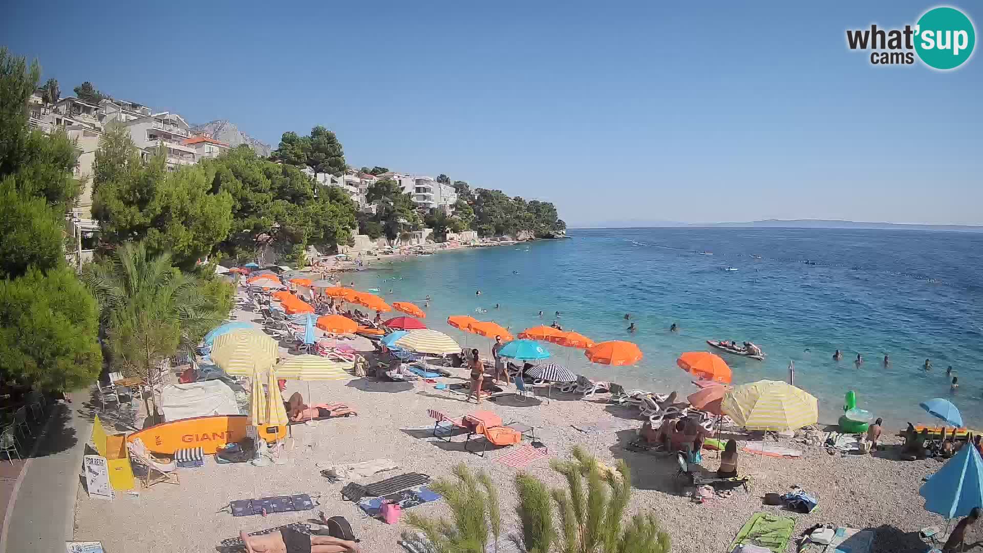 Web kamera Plaža Lučica Brela – Pogled uživo na jadransku obalu