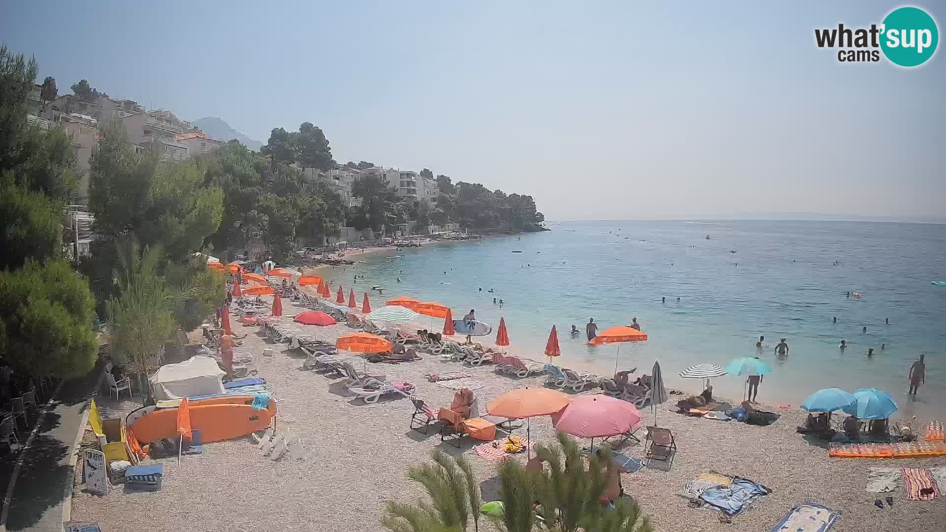 Web kamera Plaža Lučica Brela – Pogled uživo na jadransku obalu