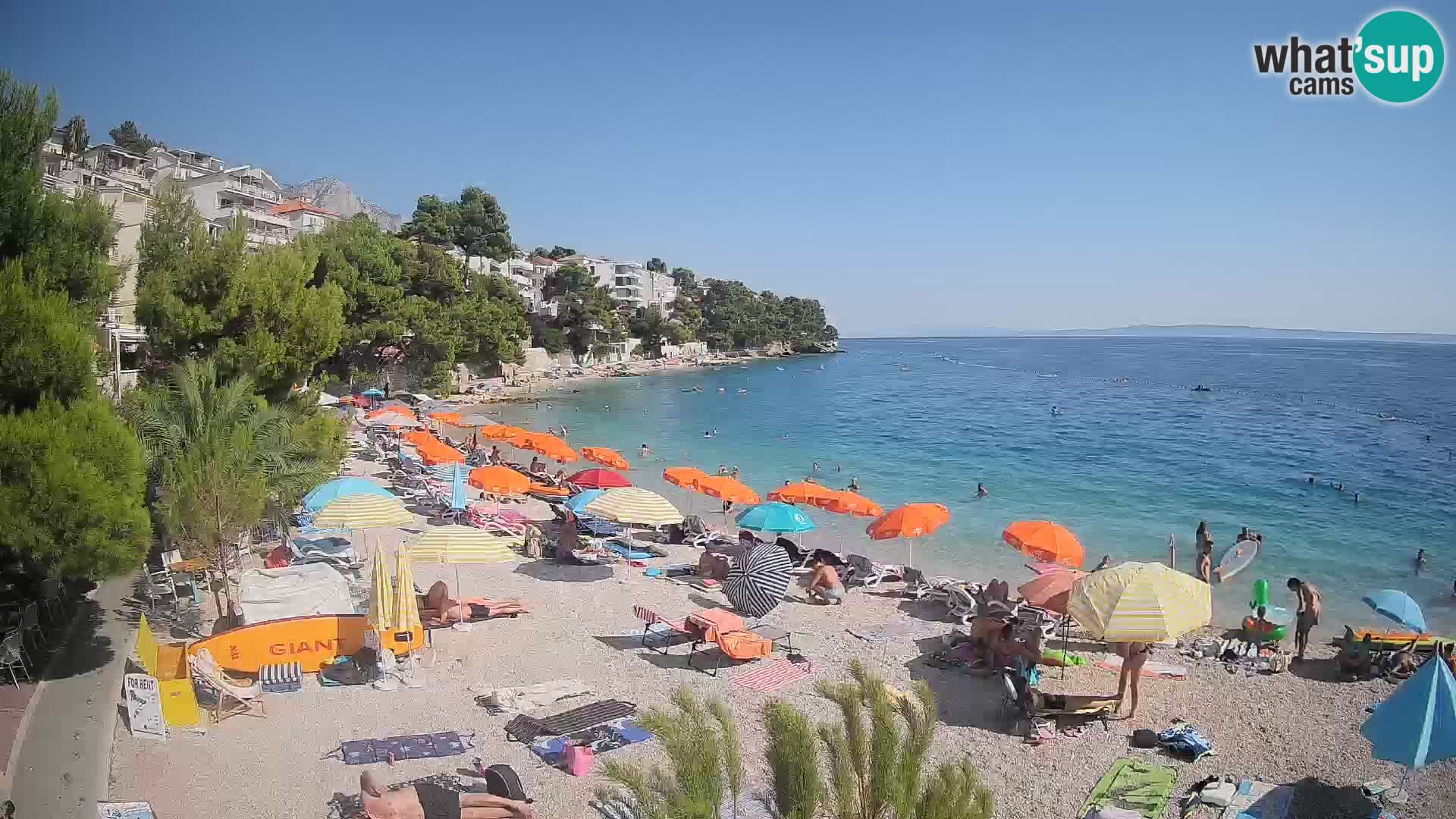 Spletna kamera Plaža Lučica Brela – Pogled v živo na Jadransko obalo
