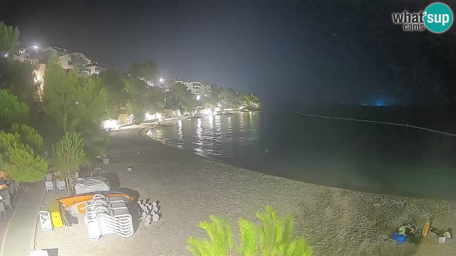 Web kamera Plaža Lučica Brela – Pogled uživo na jadransku obalu