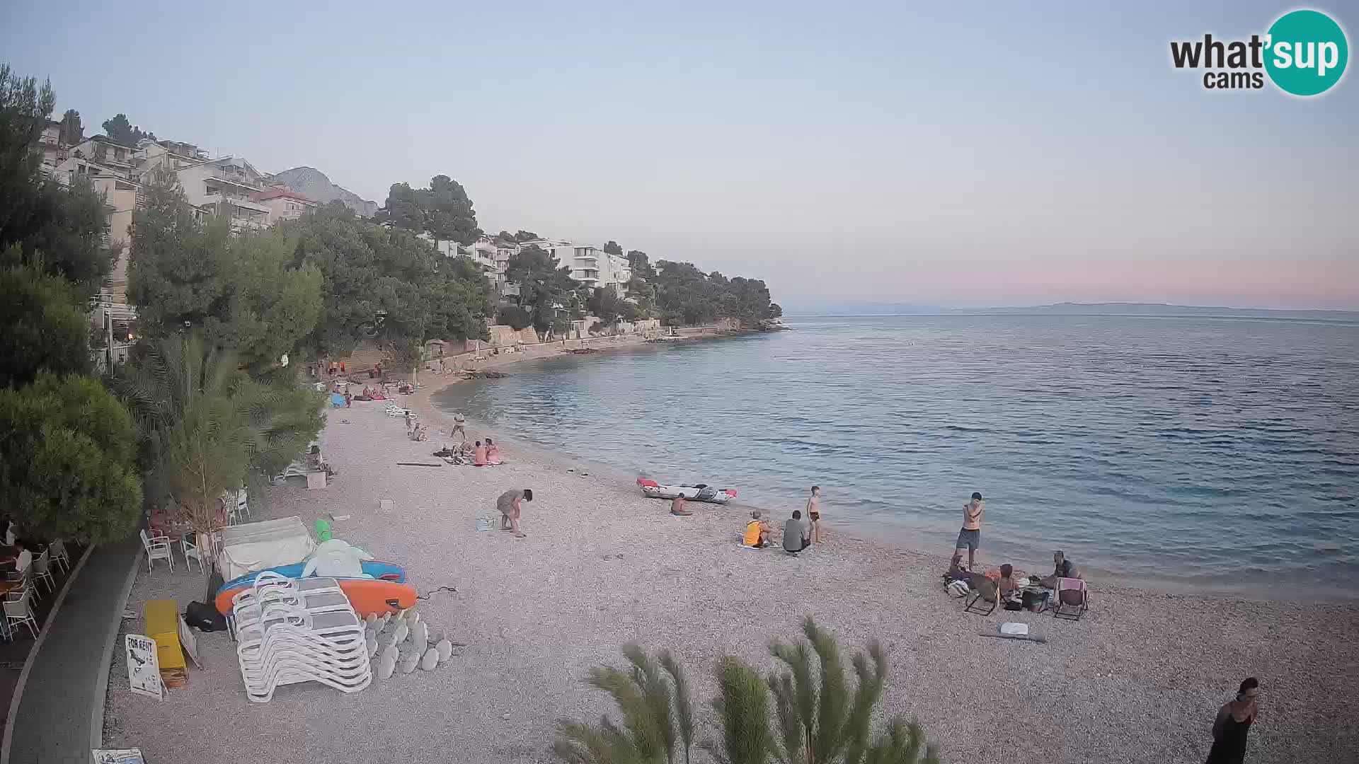 Web kamera Plaža Lučica Brela – Pogled uživo na jadransku obalu