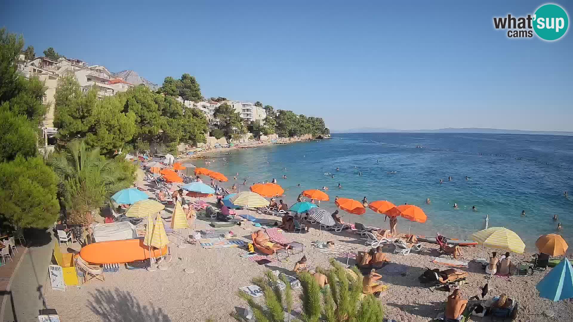 Web kamera Plaža Lučica Brela – Pogled uživo na jadransku obalu