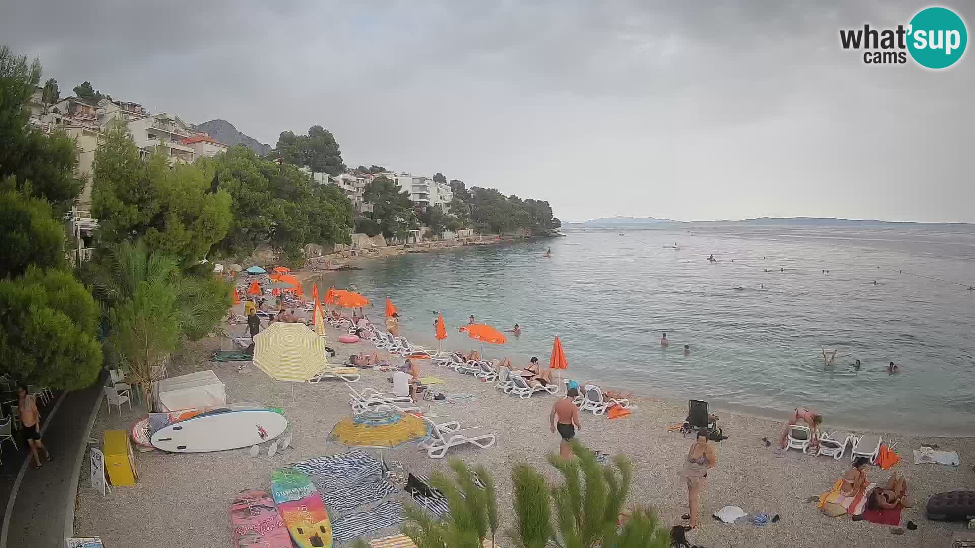 Web kamera Plaža Lučica Brela – Pogled uživo na jadransku obalu
