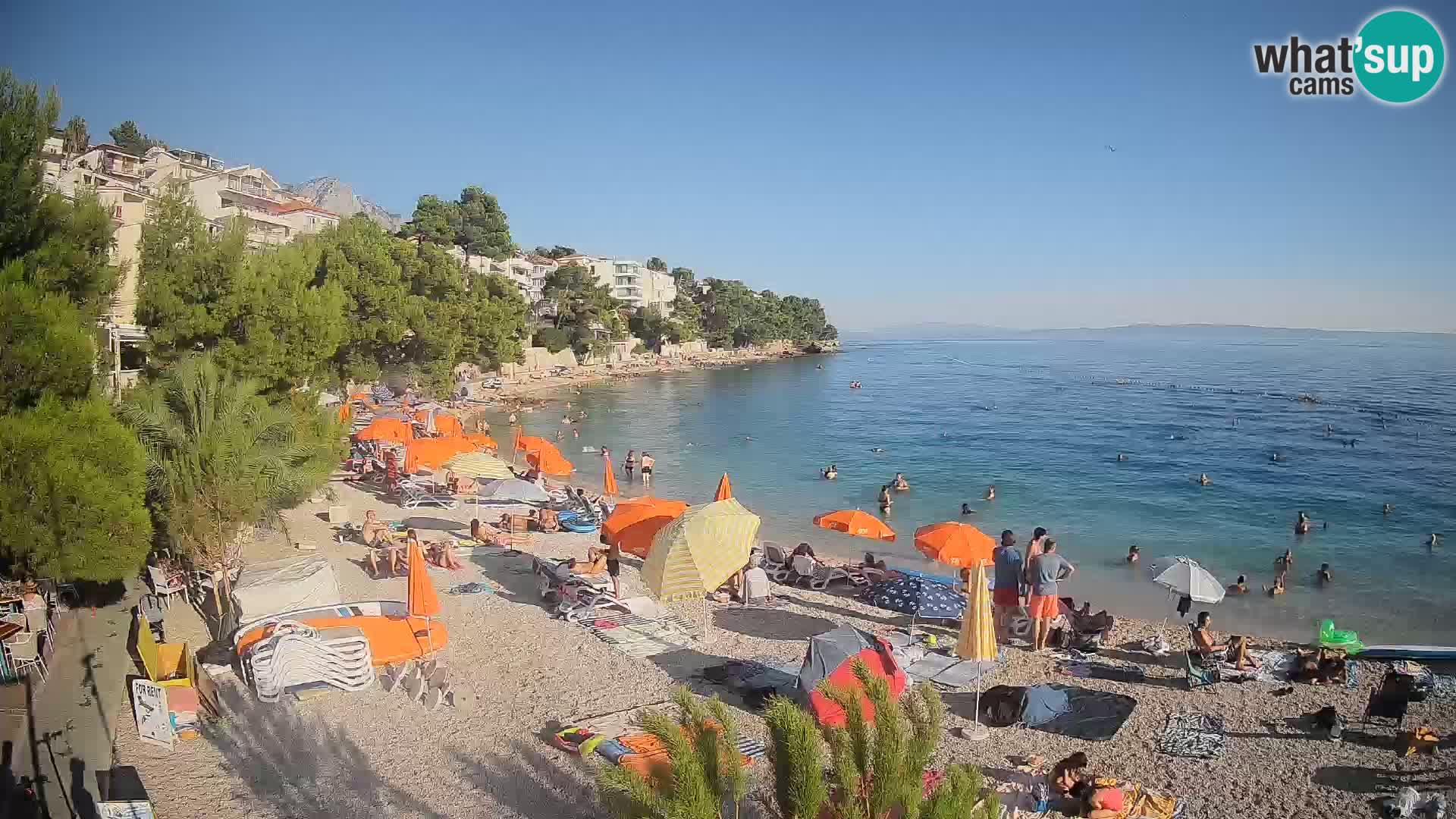Web kamera Plaža Lučica Brela – Pogled uživo na jadransku obalu