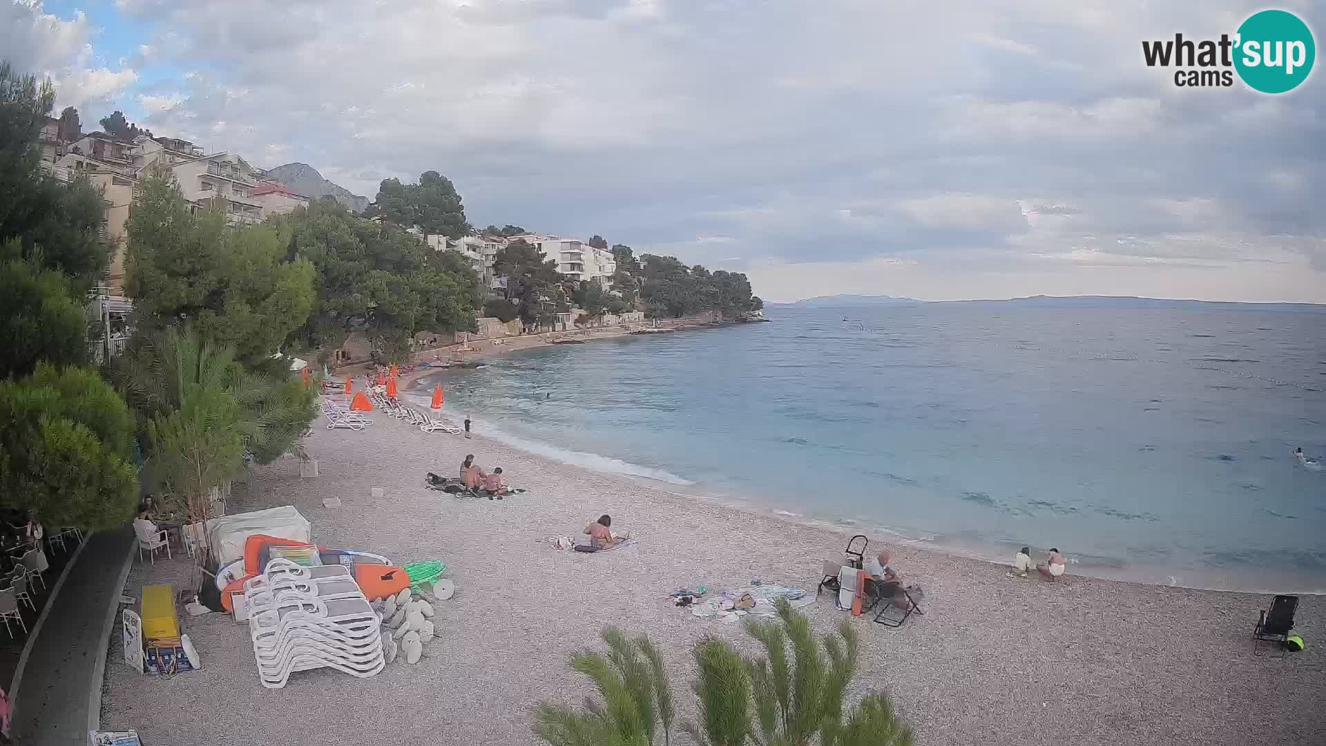Spletna kamera Plaža Lučica Brela – Pogled v živo na Jadransko obalo