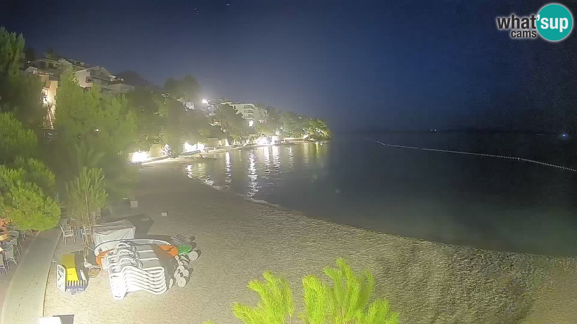 Web kamera Plaža Lučica Brela – Pogled uživo na jadransku obalu