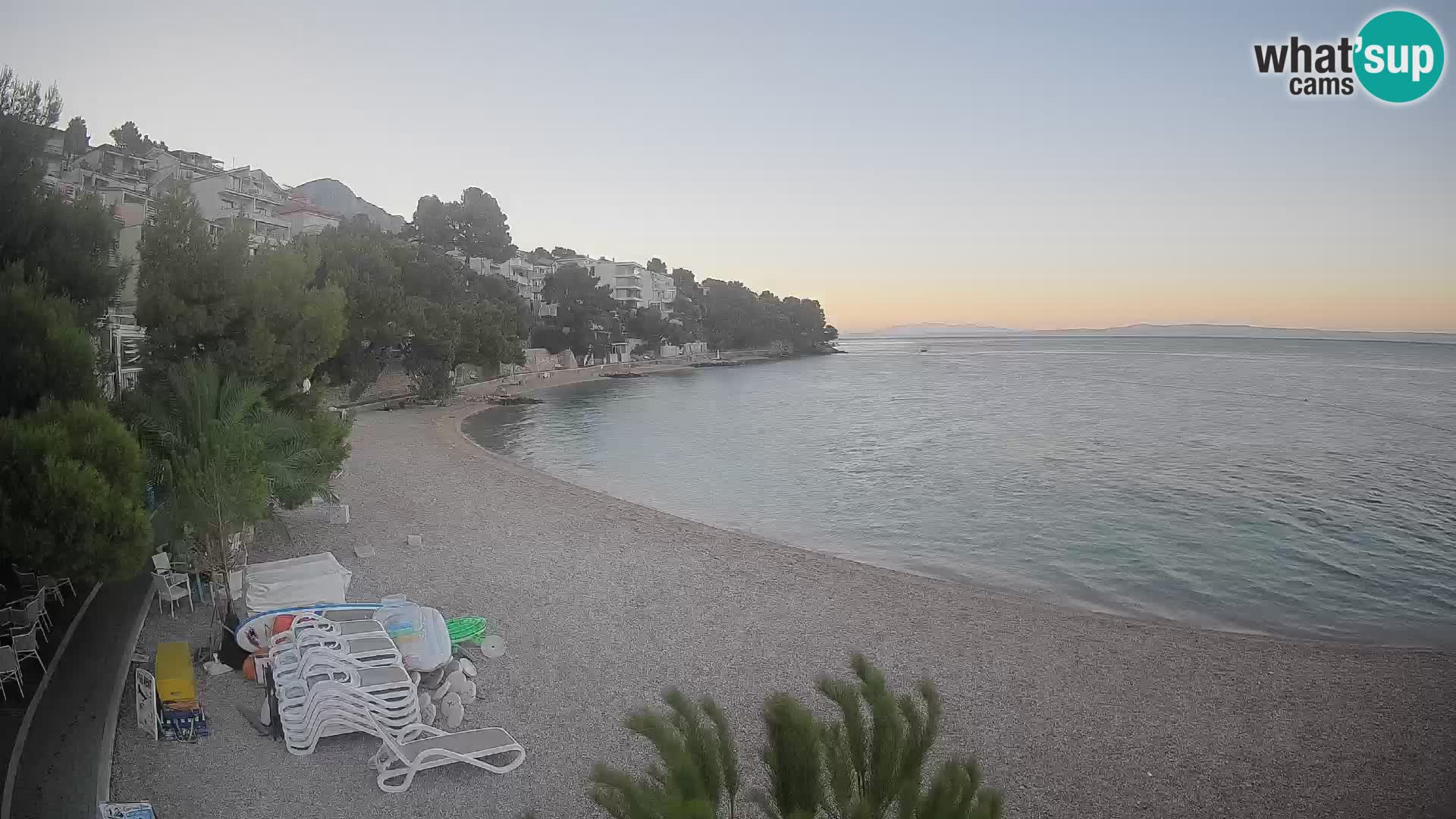 Web kamera Plaža Lučica Brela – Pogled uživo na jadransku obalu