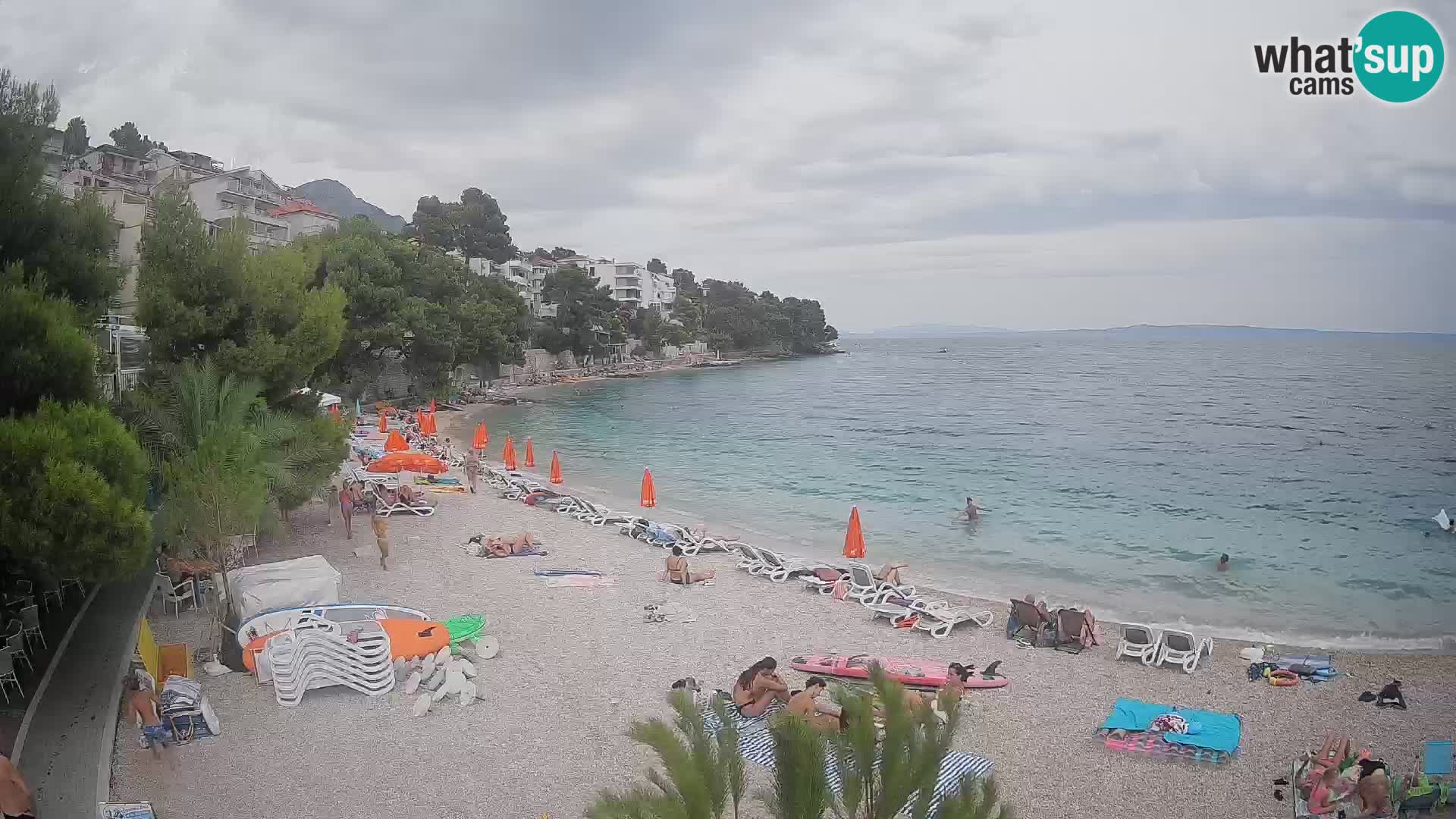 Web kamera Plaža Lučica Brela – Pogled uživo na jadransku obalu