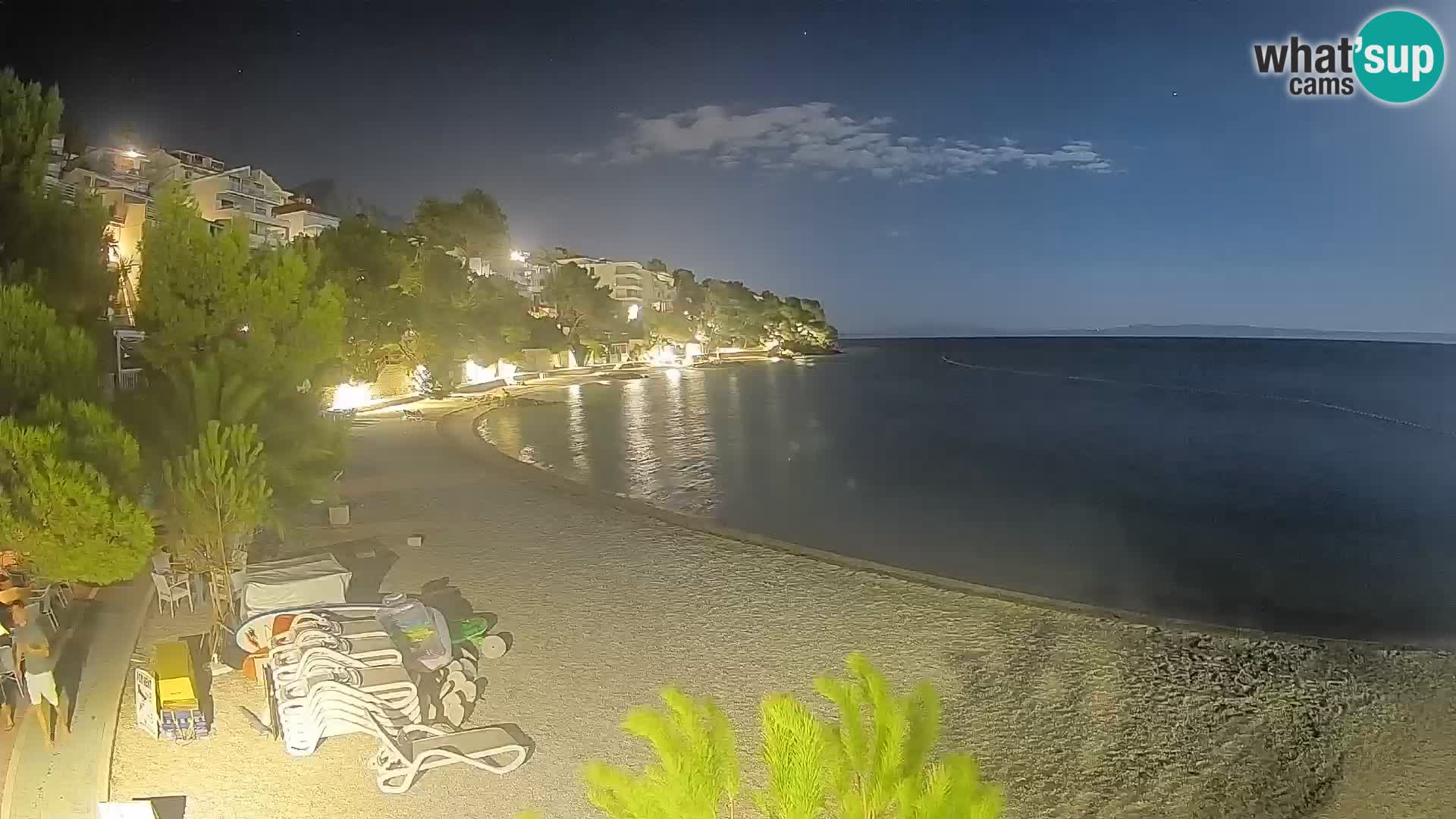 Web kamera Plaža Lučica Brela – Pogled uživo na jadransku obalu