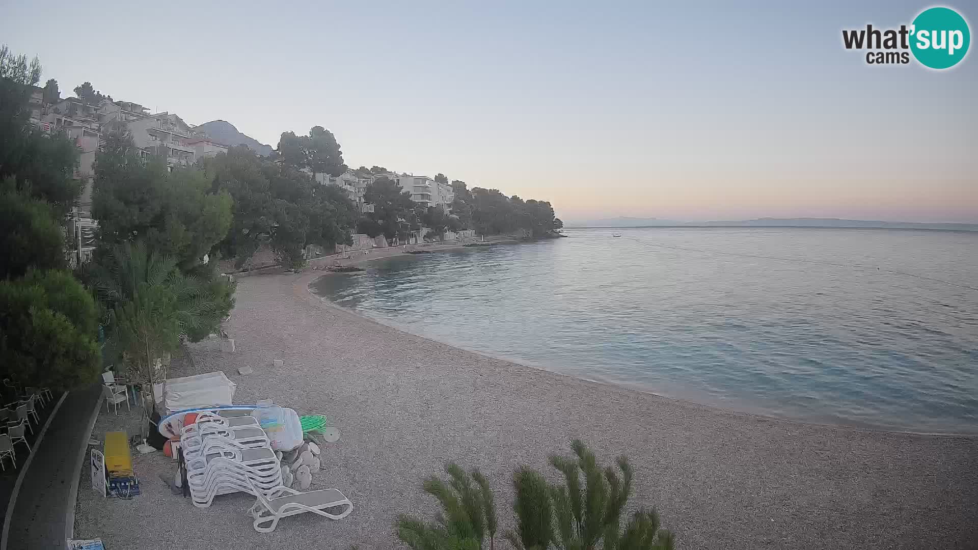 Web kamera Plaža Lučica Brela – Pogled uživo na jadransku obalu