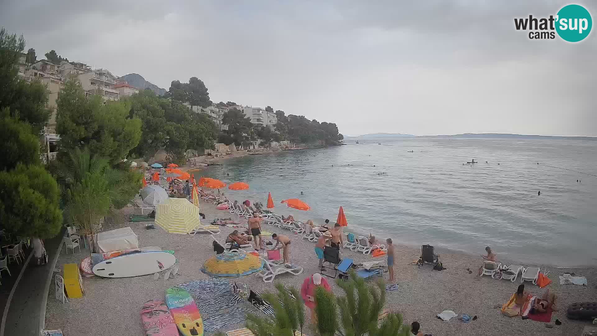 Spletna kamera Plaža Lučica Brela – Pogled v živo na Jadransko obalo