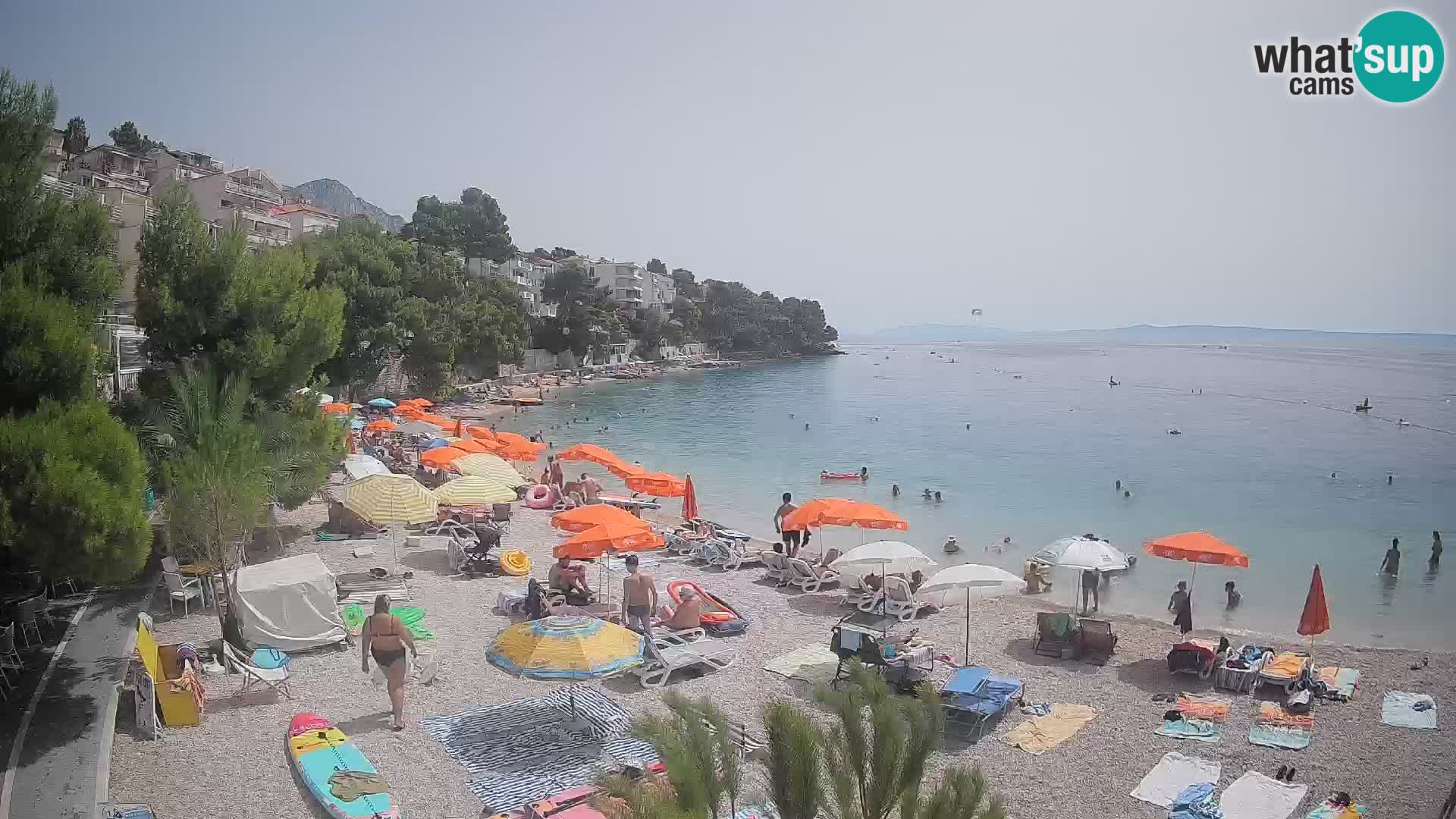 Web kamera Plaža Lučica Brela – Pogled uživo na jadransku obalu