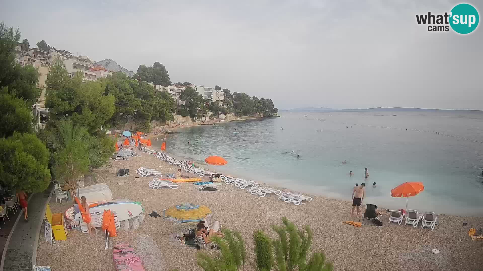 Web kamera Plaža Lučica Brela – Pogled uživo na jadransku obalu